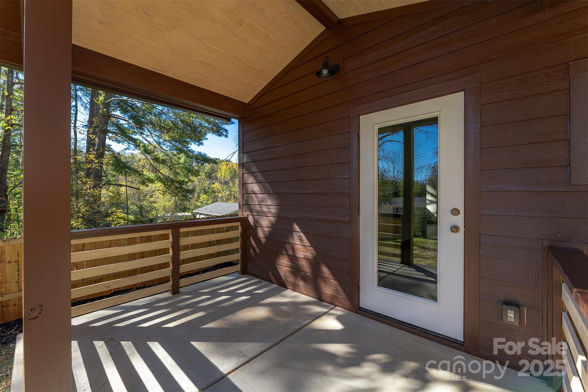 119 N Bear Creek Road — Asheville