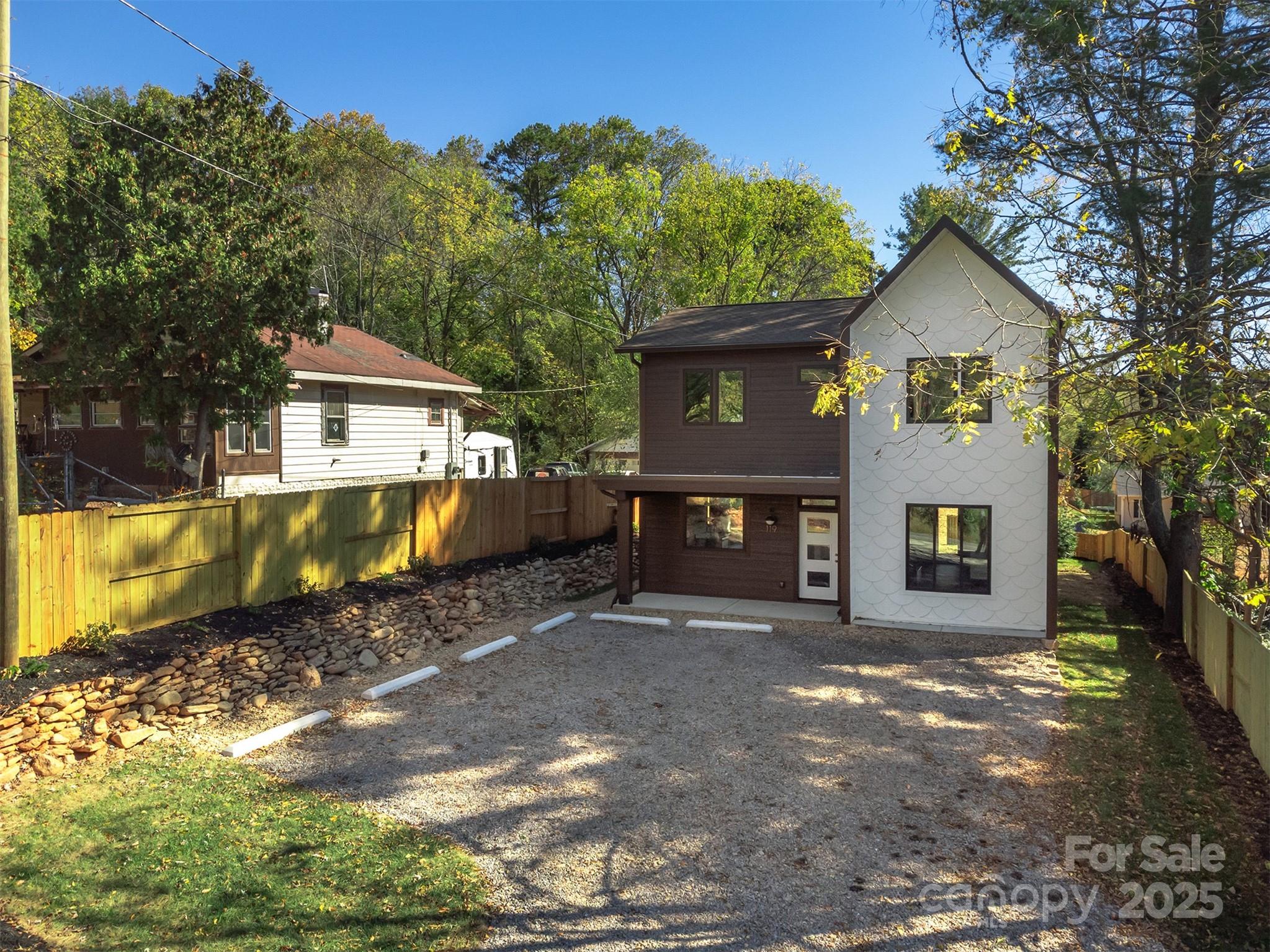 119 N Bear Creek Road — Asheville