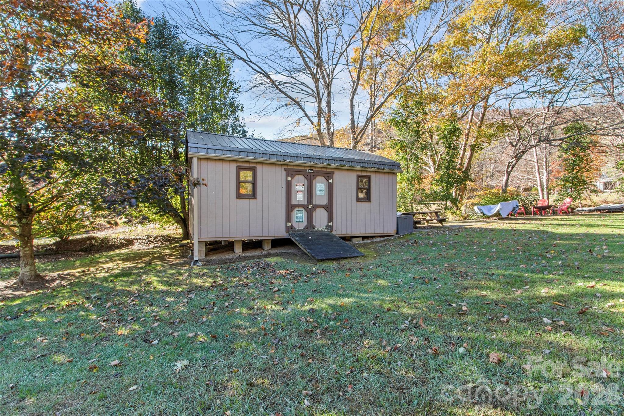 136 Roaring Spout Lane — Burnsville