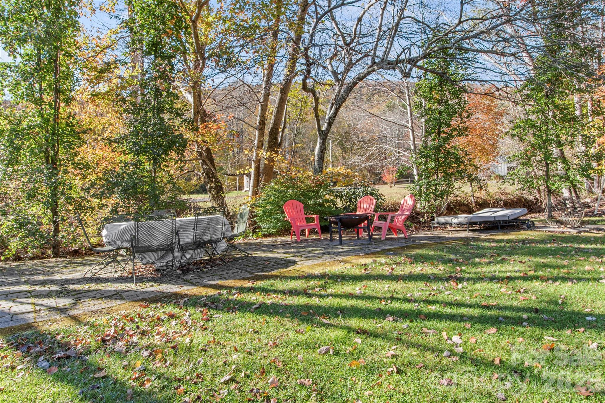 136 Roaring Spout Lane — Burnsville