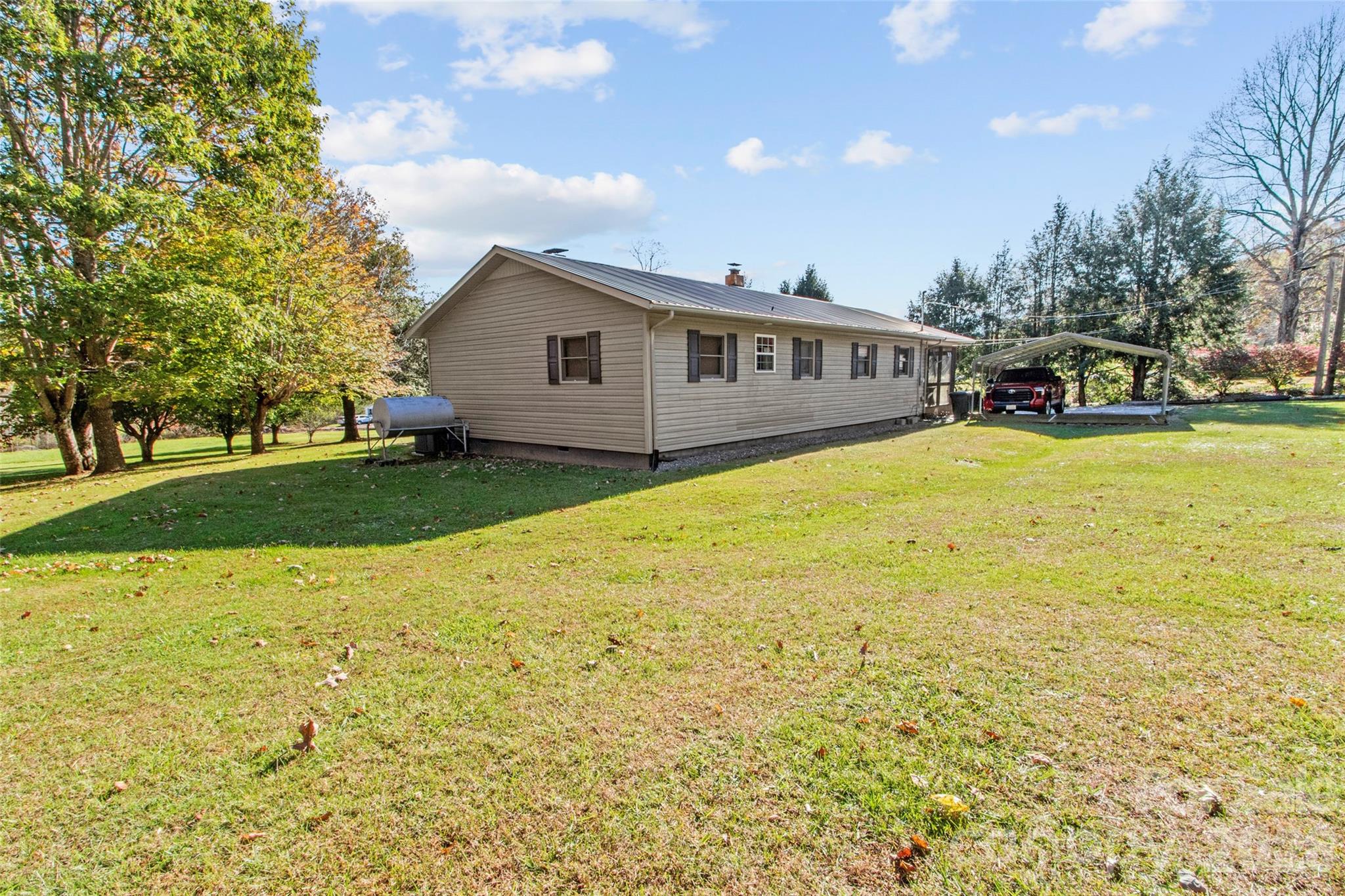 136 Roaring Spout Lane — Burnsville