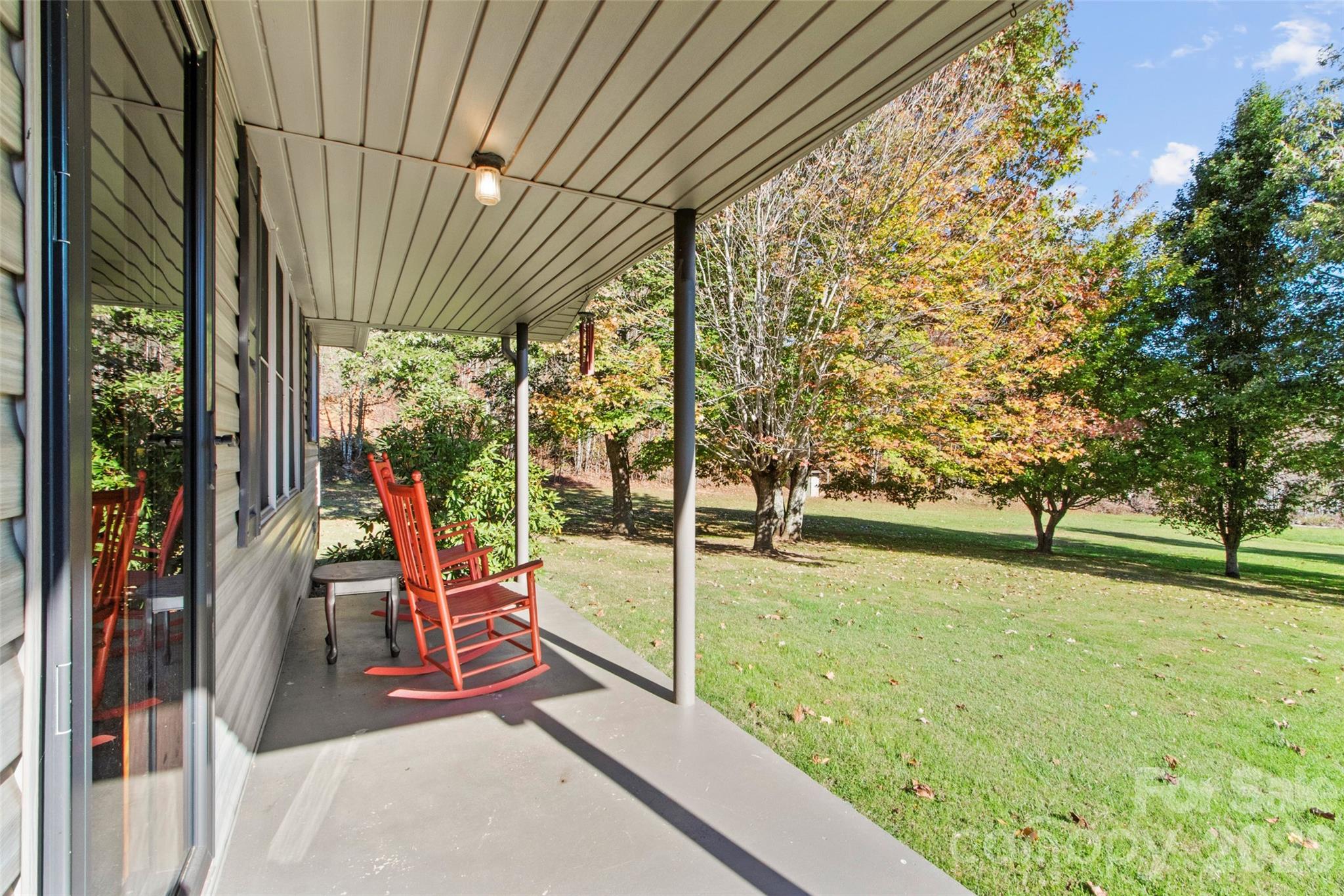 136 Roaring Spout Lane — Burnsville