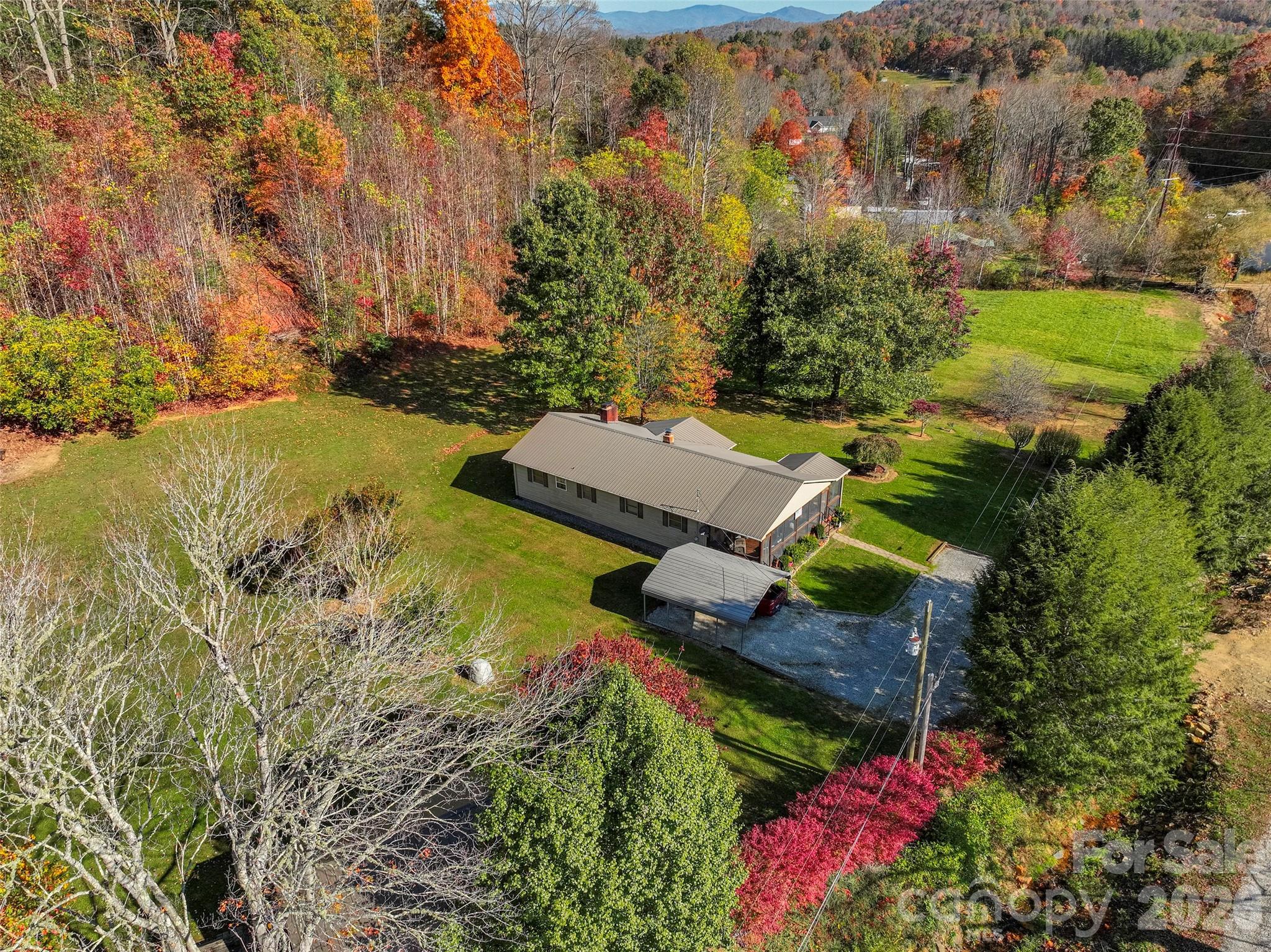 136 Roaring Spout Lane — Burnsville