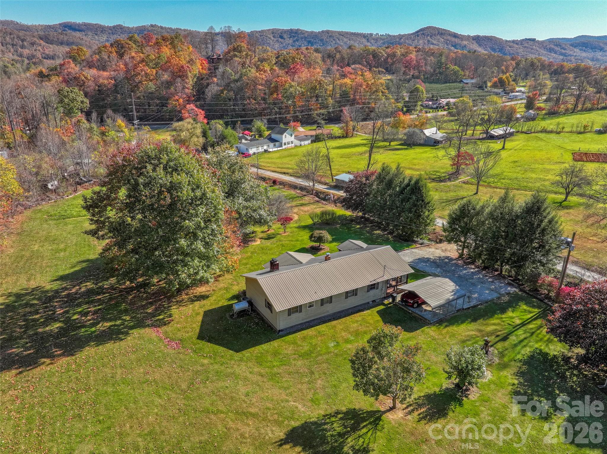 136 Roaring Spout Lane — Burnsville