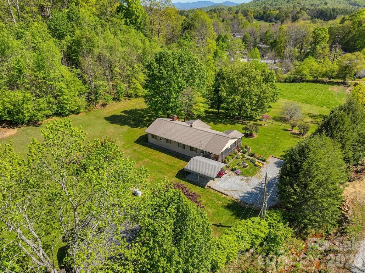 136 Roaring Spout Lane — Burnsville