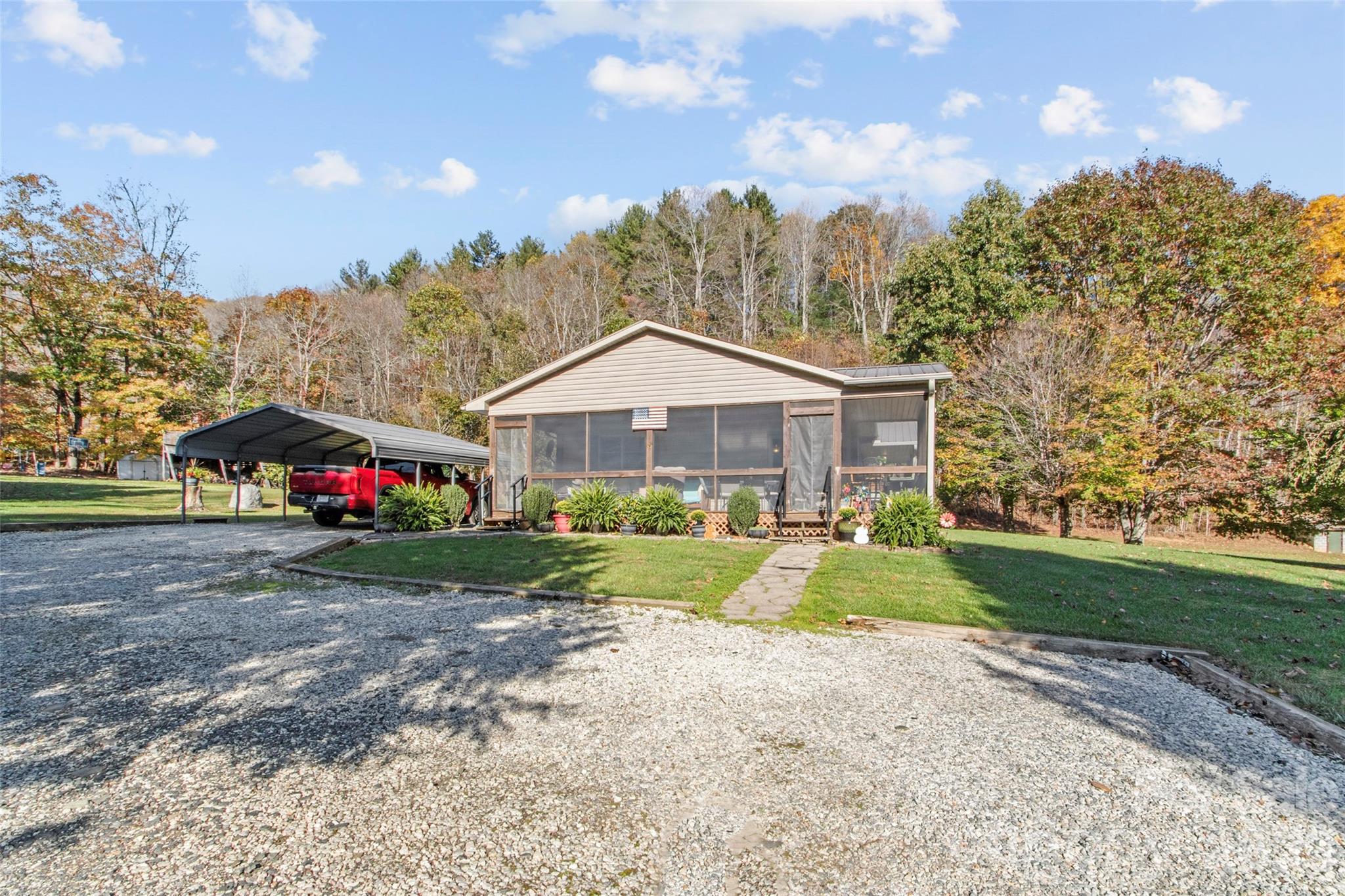 136 Roaring Spout Lane — Burnsville