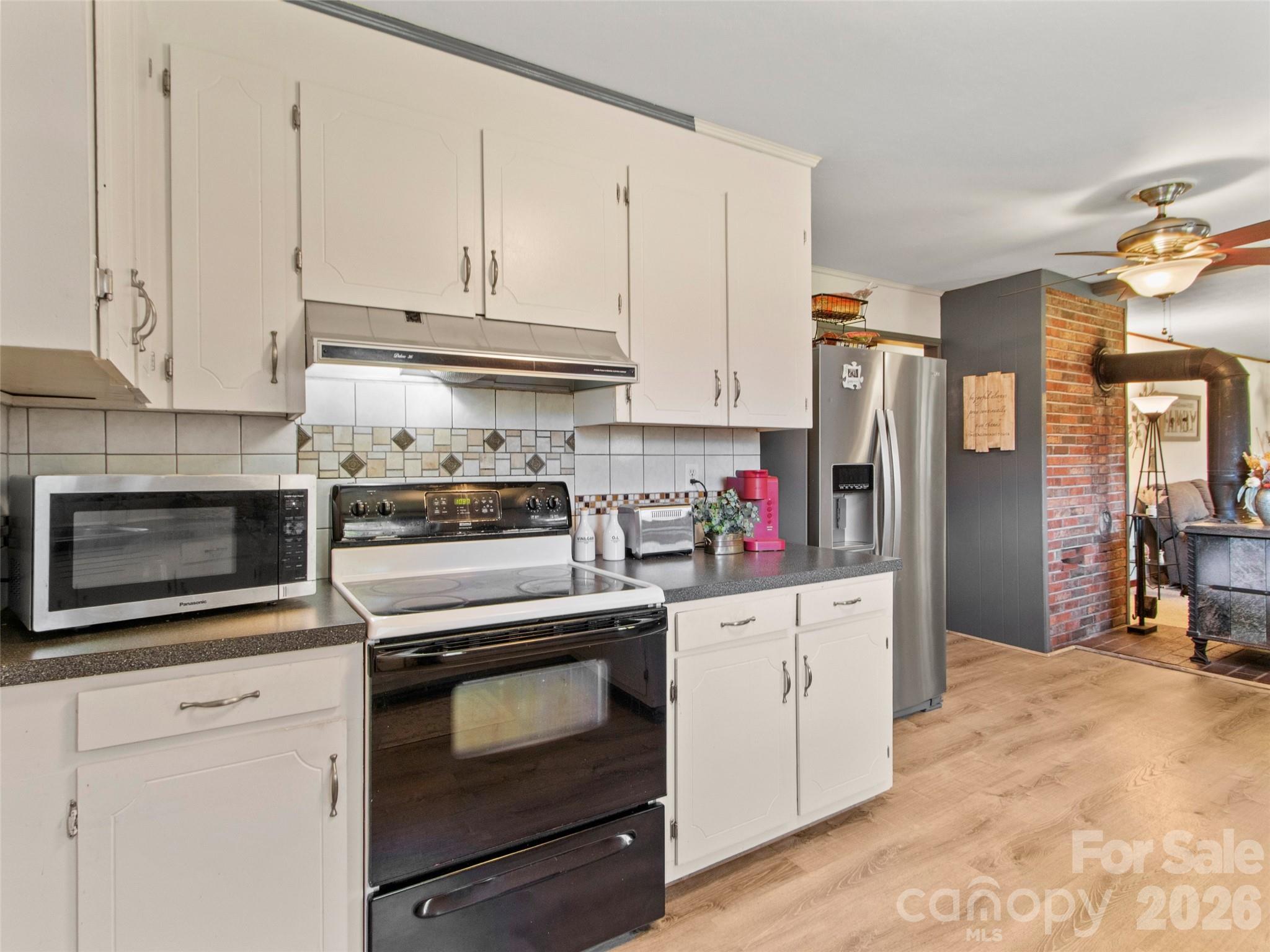 136 Roaring Spout Lane — Burnsville