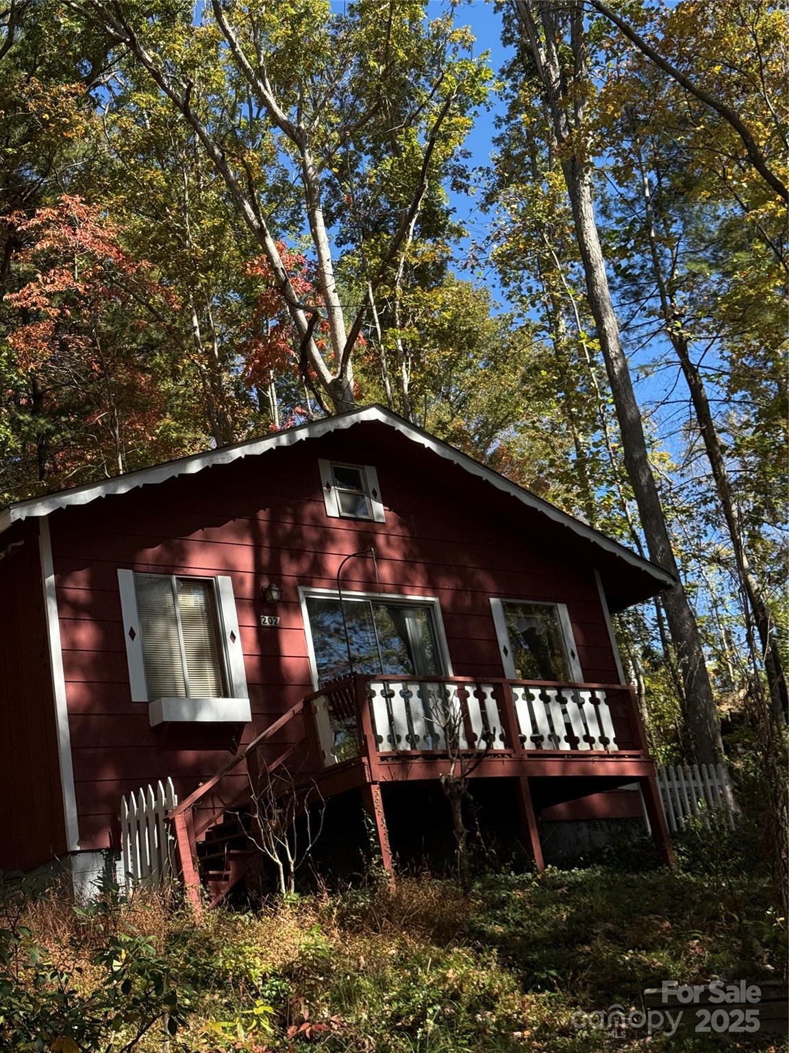 202 Lyndhurst Drive — Hendersonville