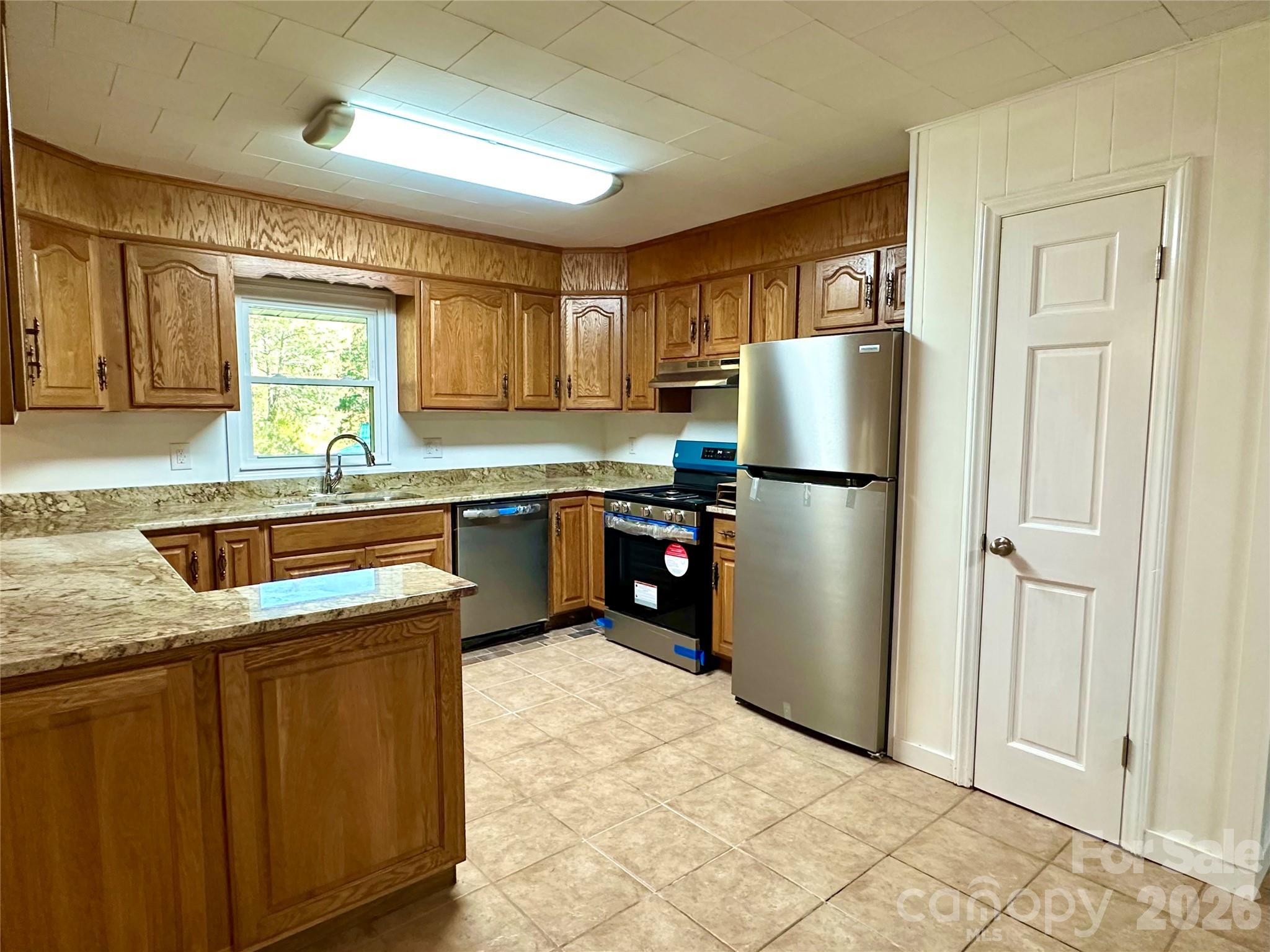 208 Murdock Road — Bakersville