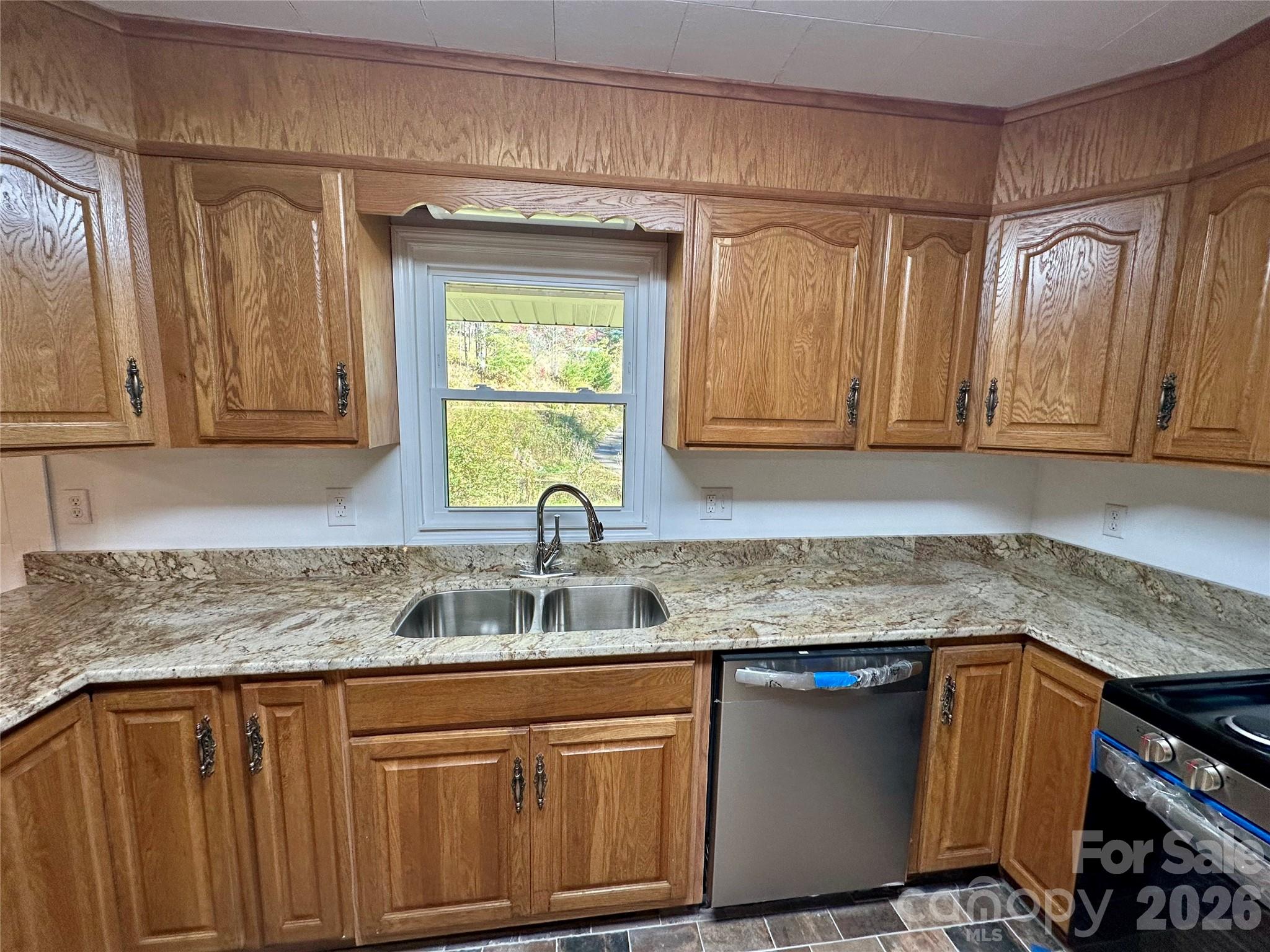 208 Murdock Road — Bakersville