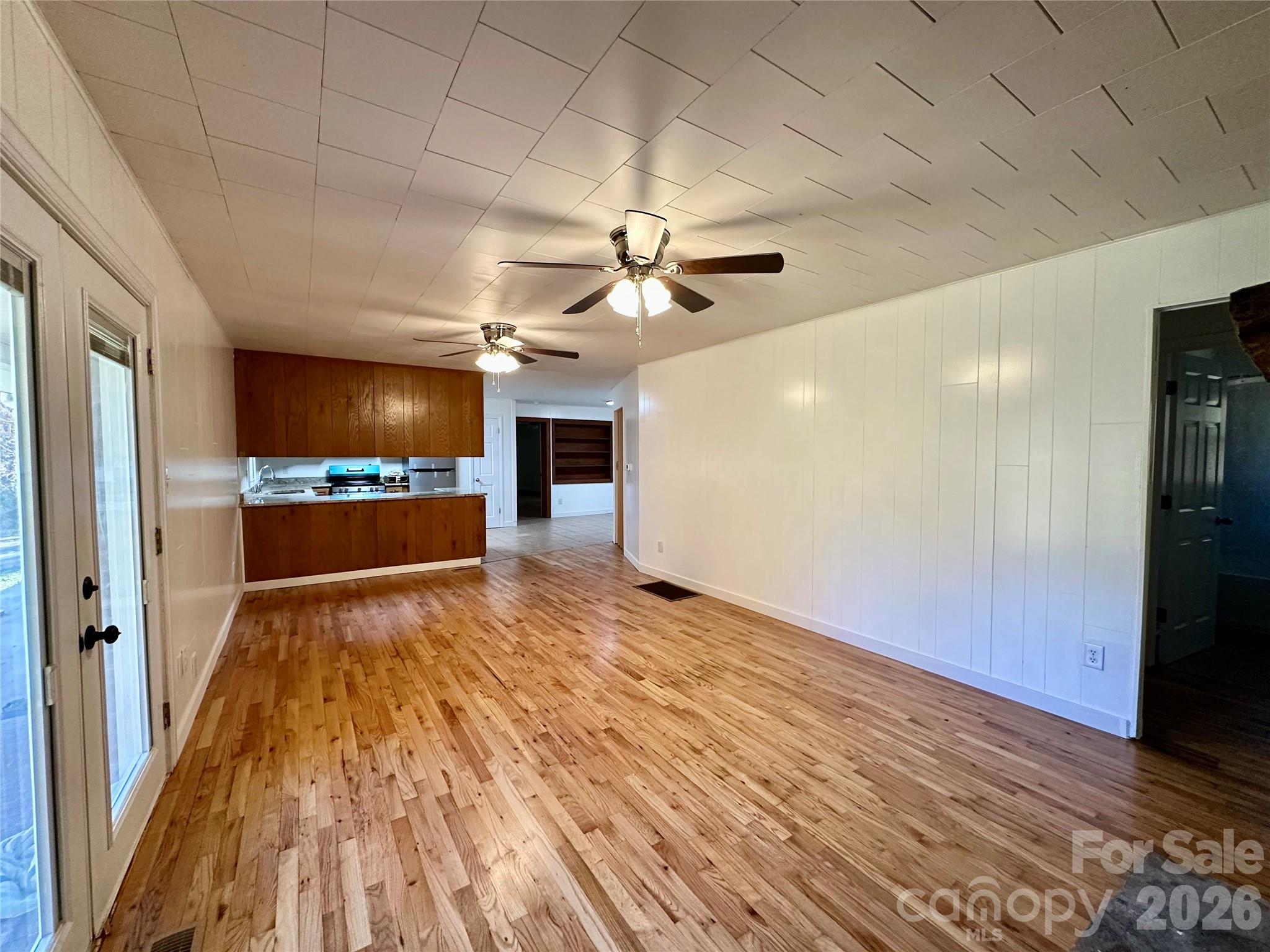 208 Murdock Road — Bakersville