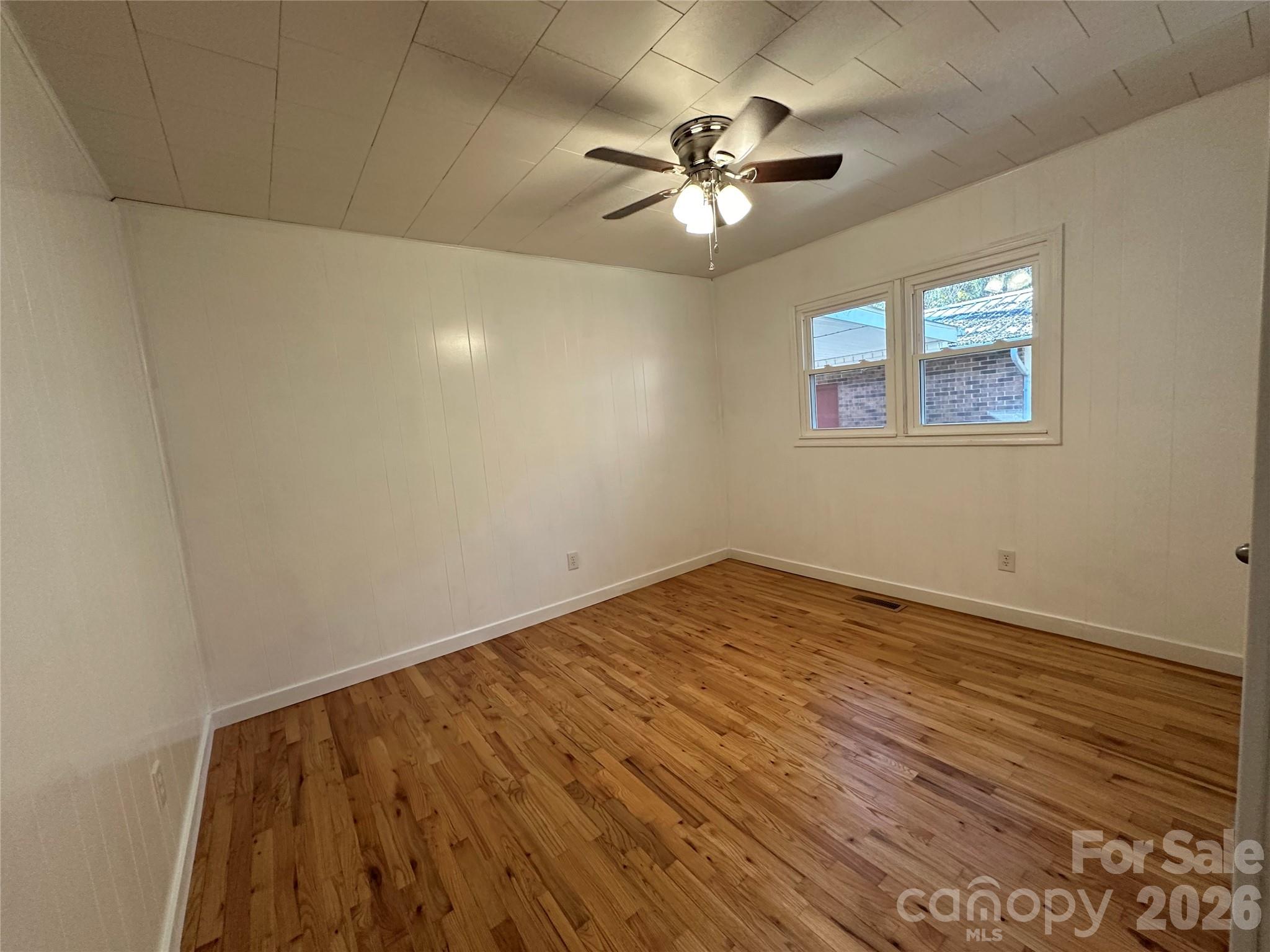 208 Murdock Road — Bakersville