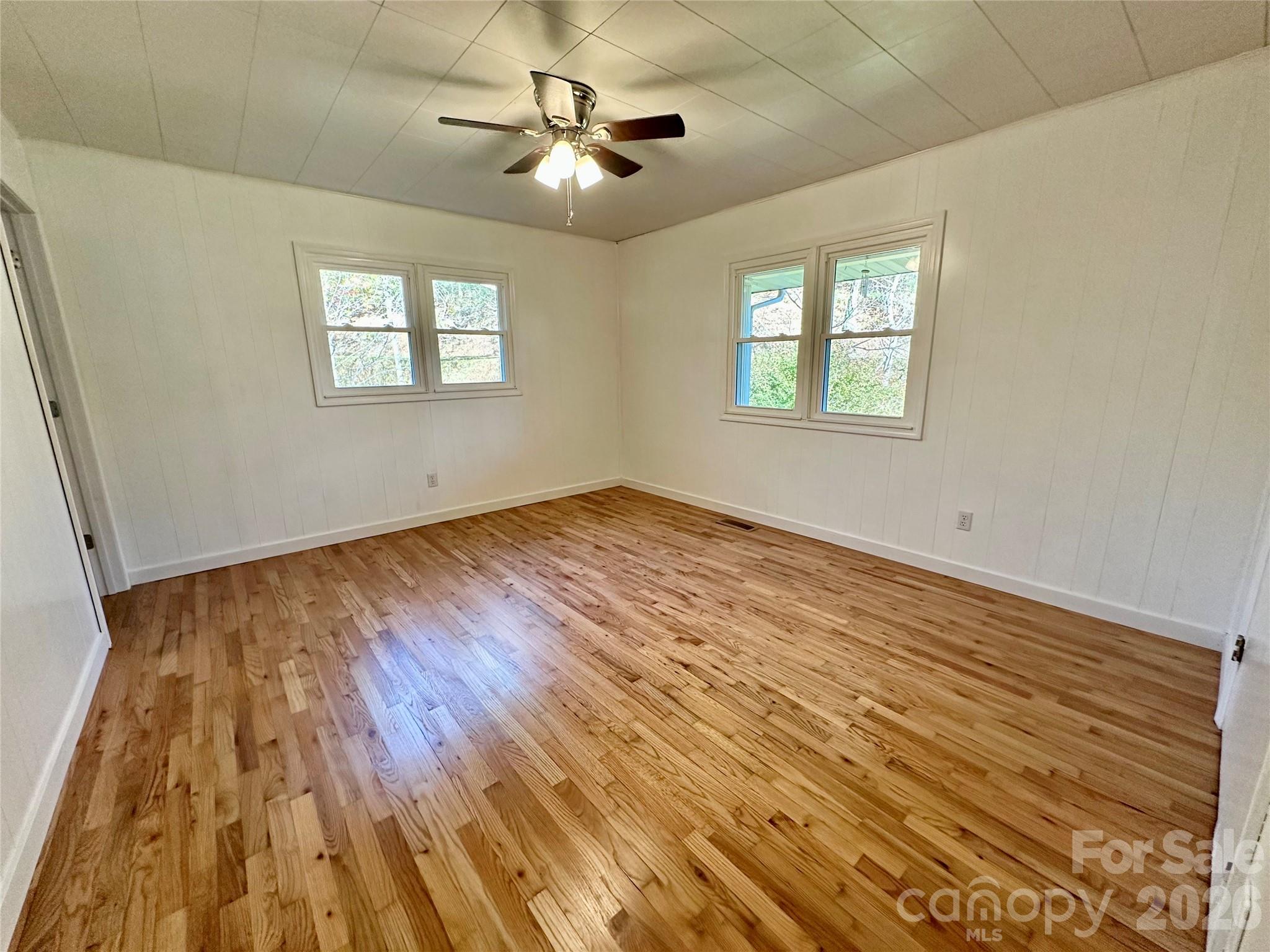 208 Murdock Road — Bakersville