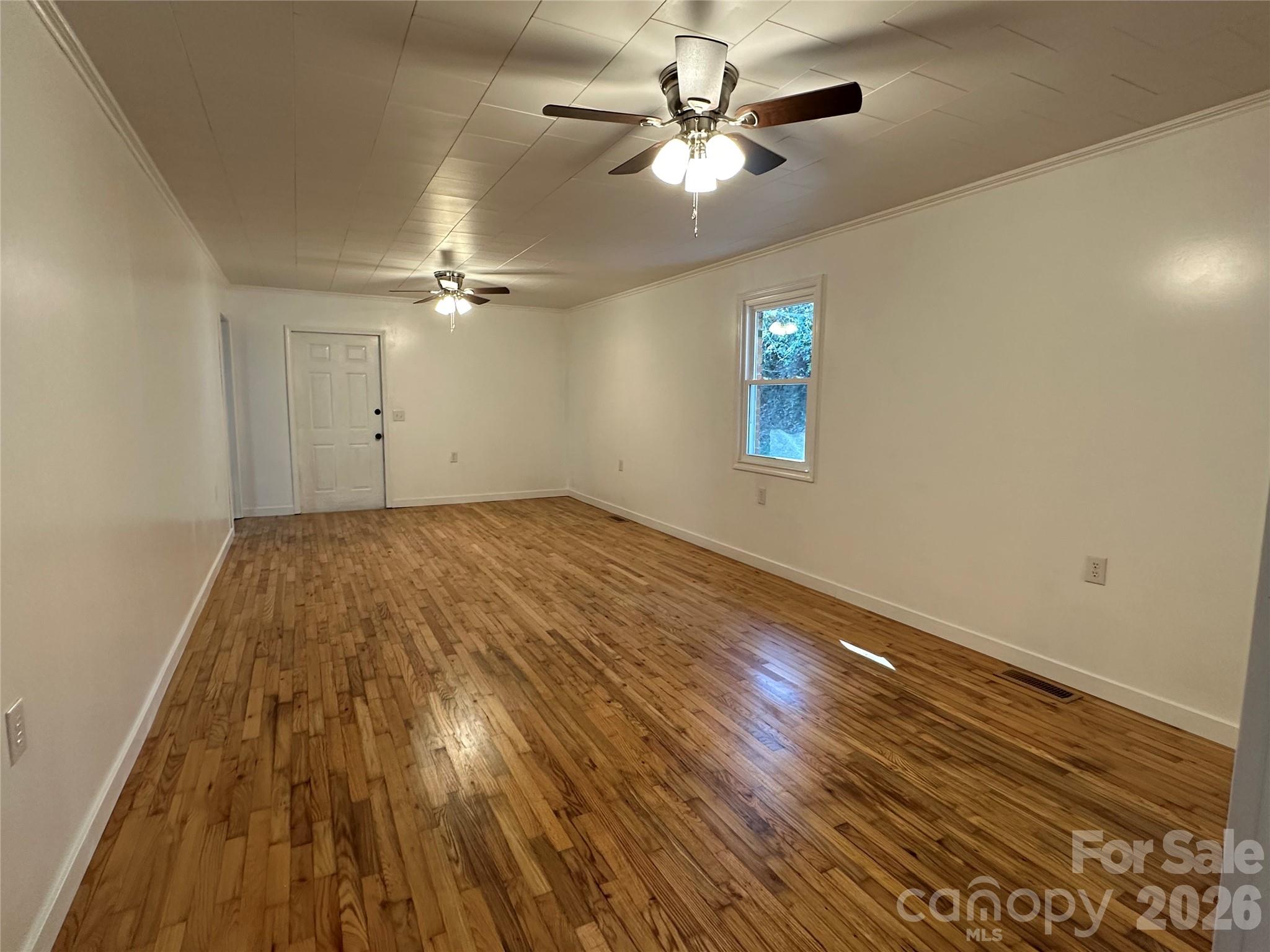 208 Murdock Road — Bakersville