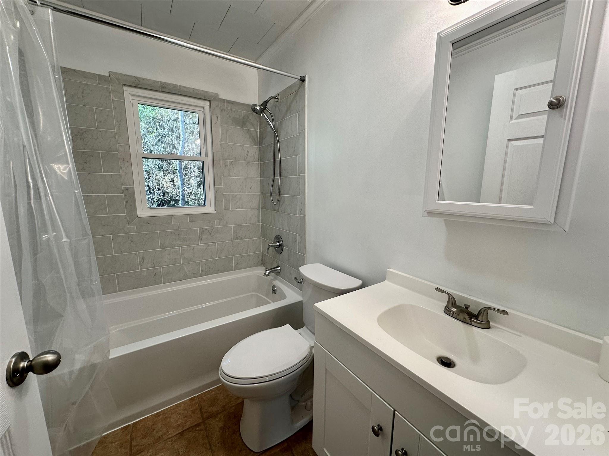 208 Murdock Road — Bakersville