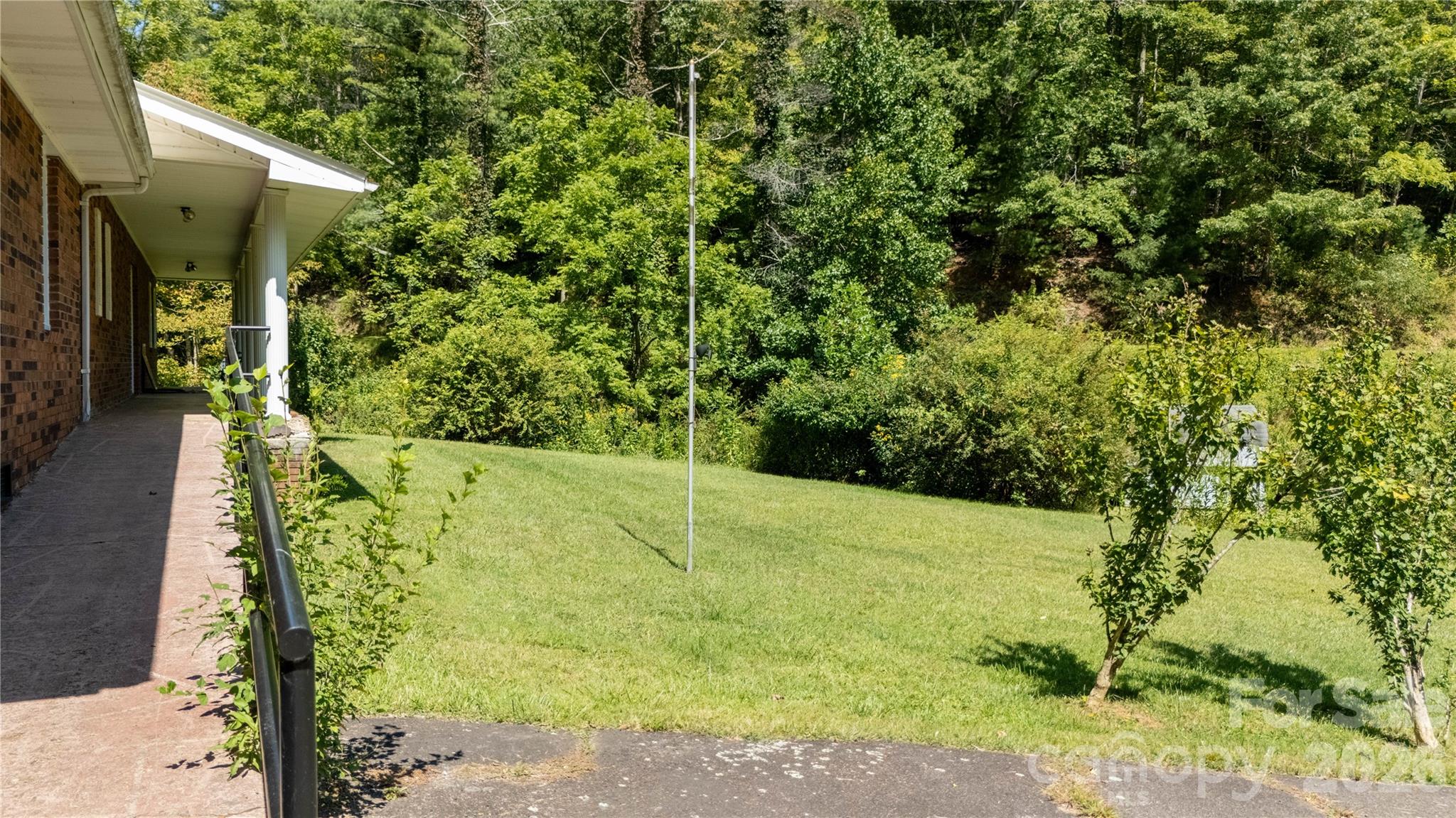 208 Murdock Road — Bakersville