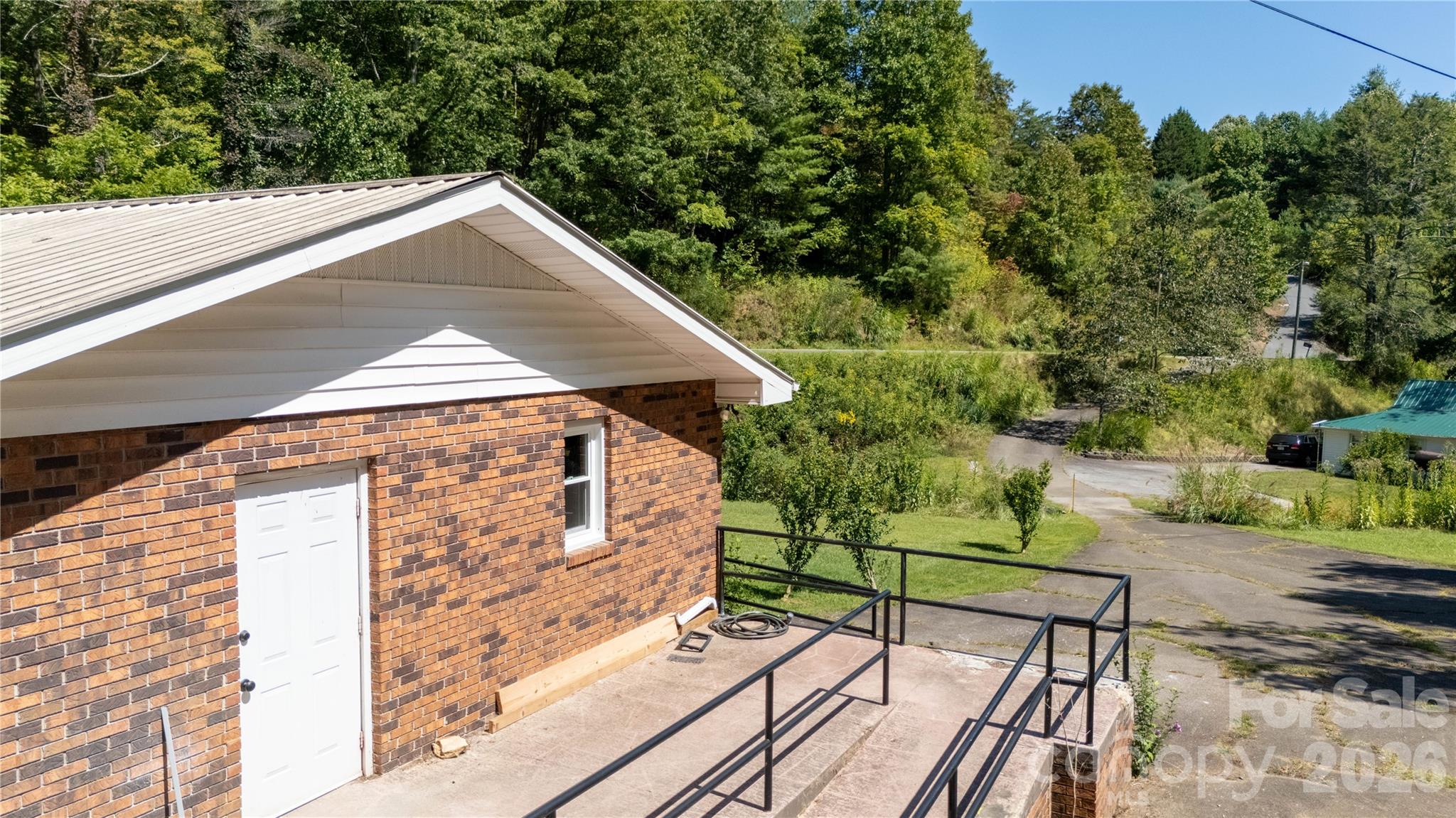 208 Murdock Road — Bakersville