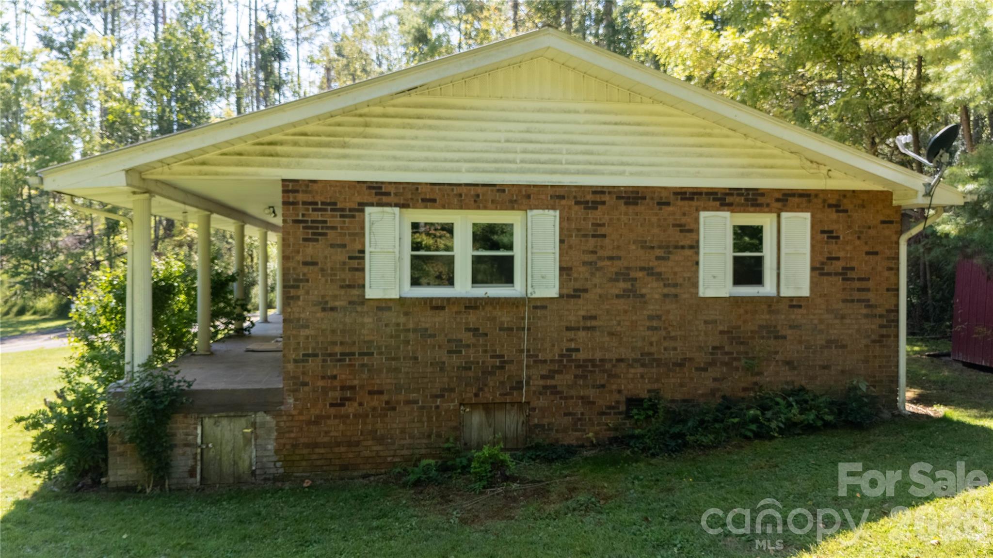208 Murdock Road — Bakersville