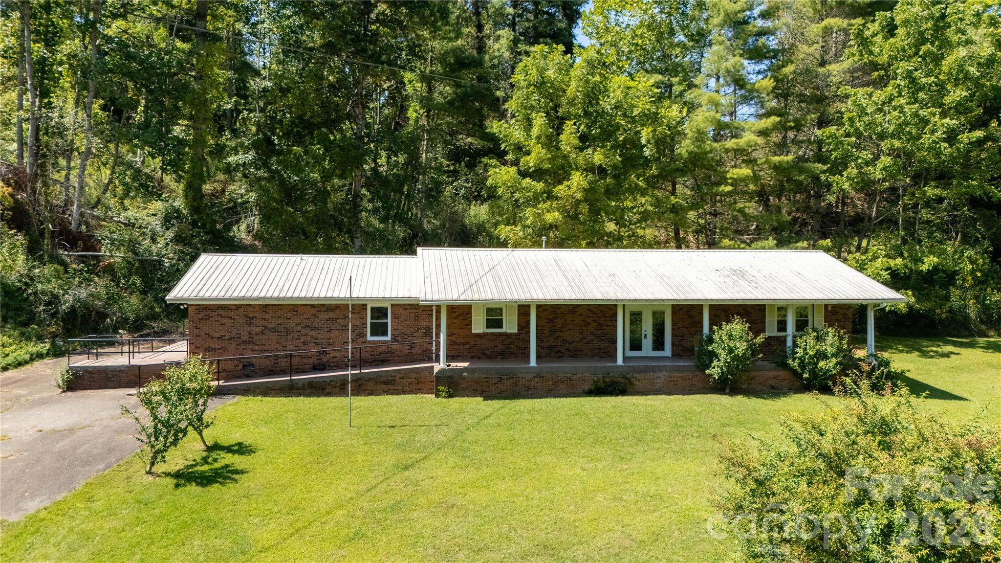 208 Murdock Road — Bakersville