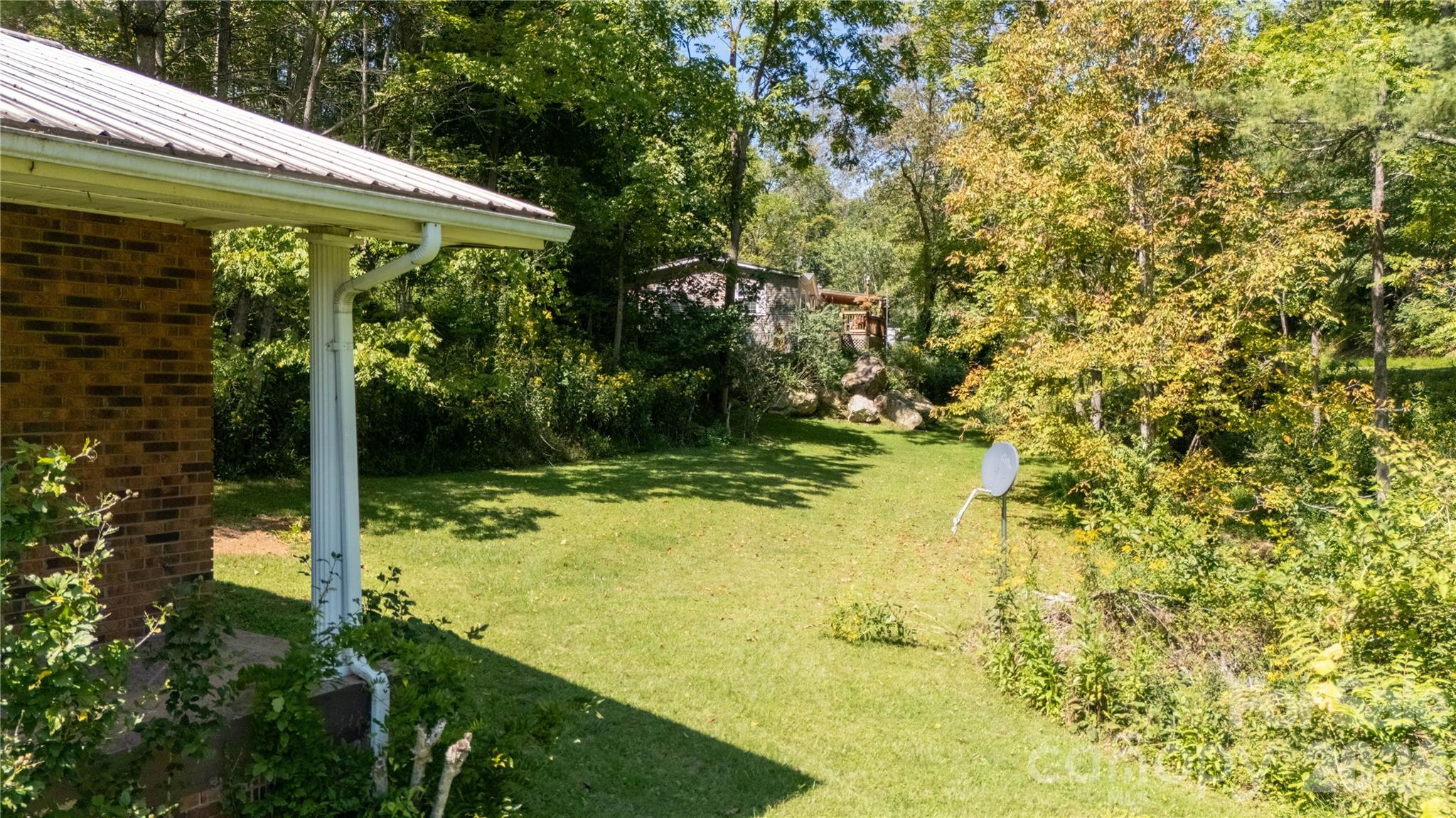 208 Murdock Road — Bakersville