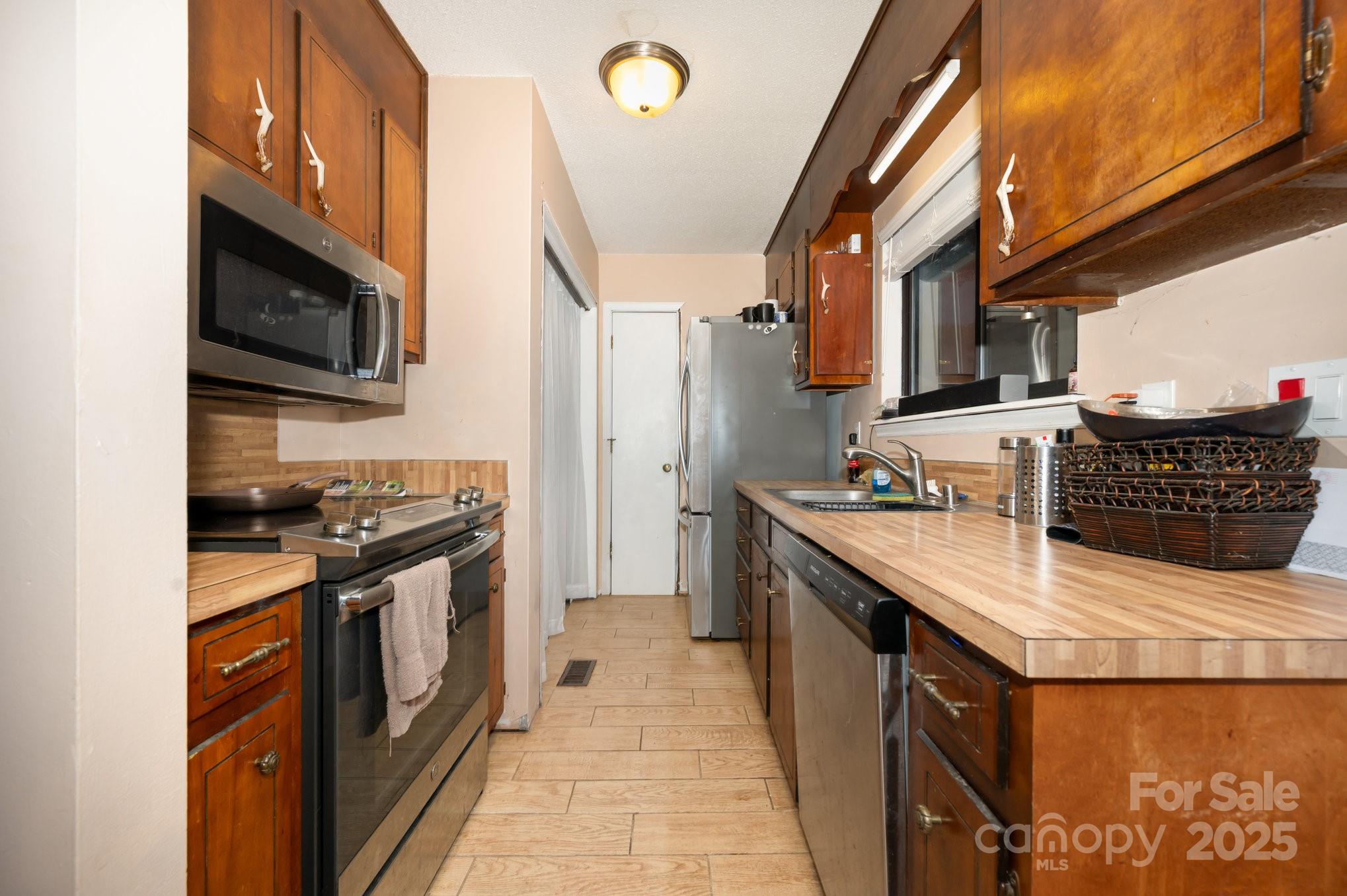 6013 Tall Tree Lane — Harrisburg