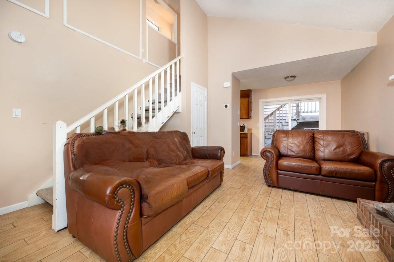 6013 Tall Tree Lane — Harrisburg