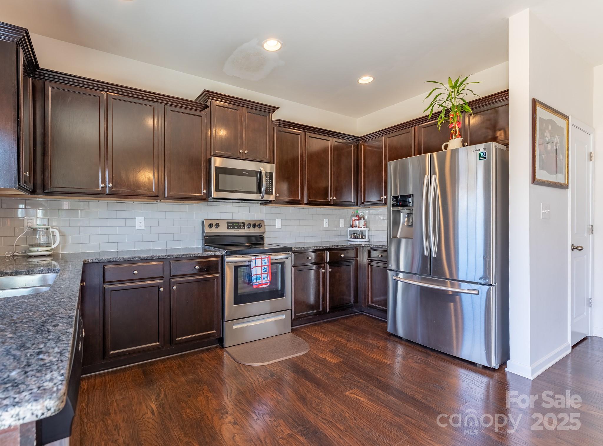 1239 Kent Downs Avenue SW — Concord