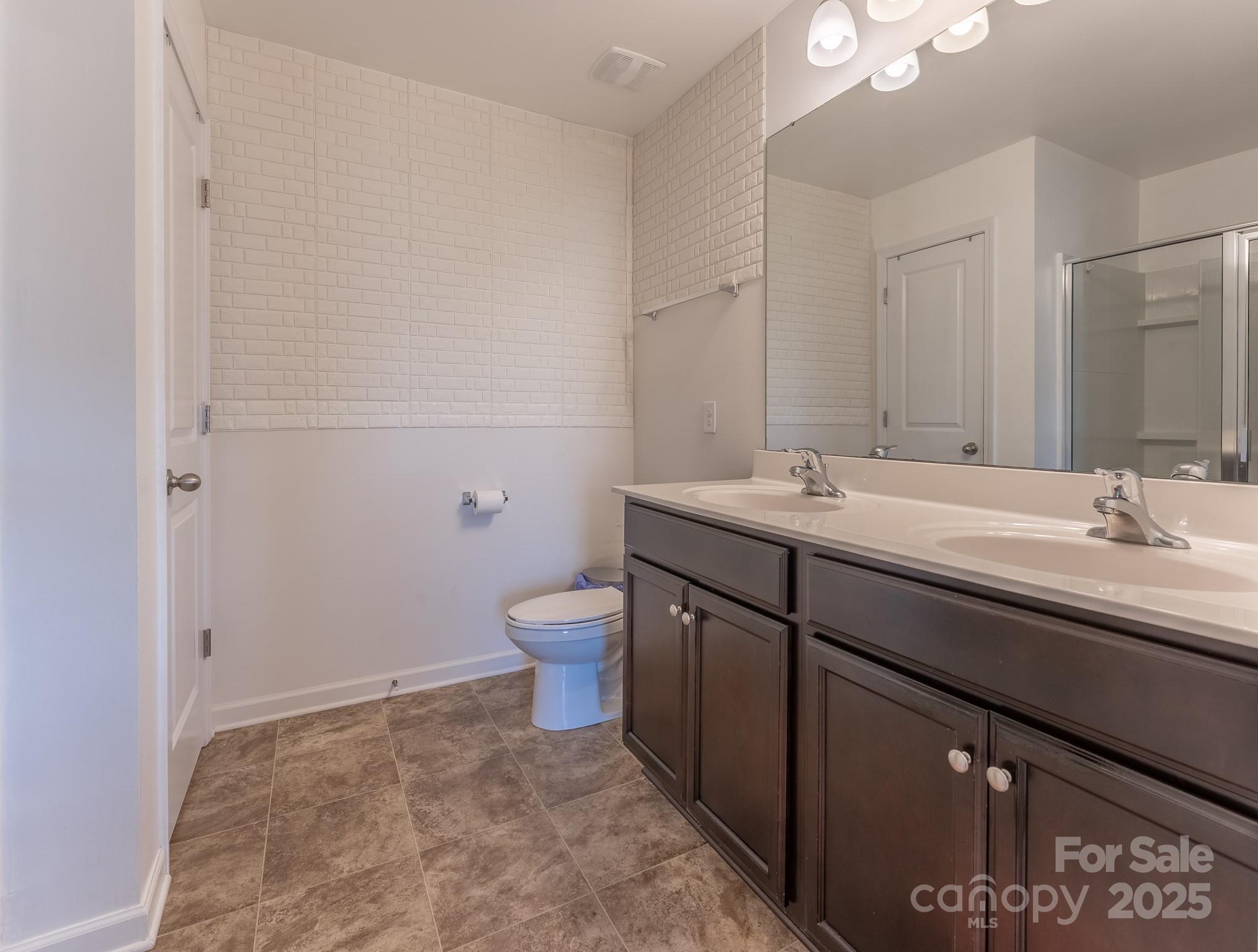 1239 Kent Downs Avenue SW — Concord