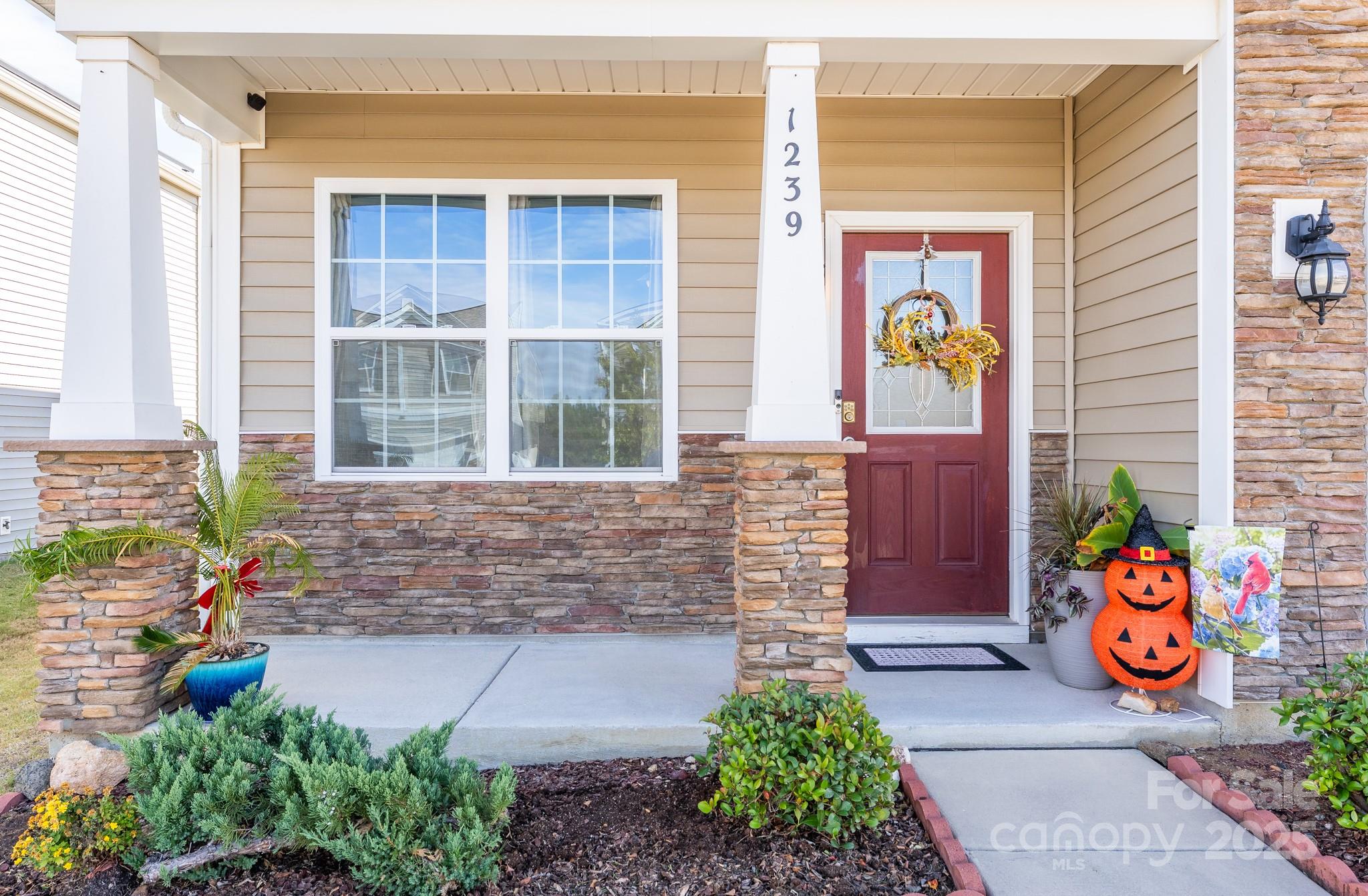1239 Kent Downs Avenue SW — Concord