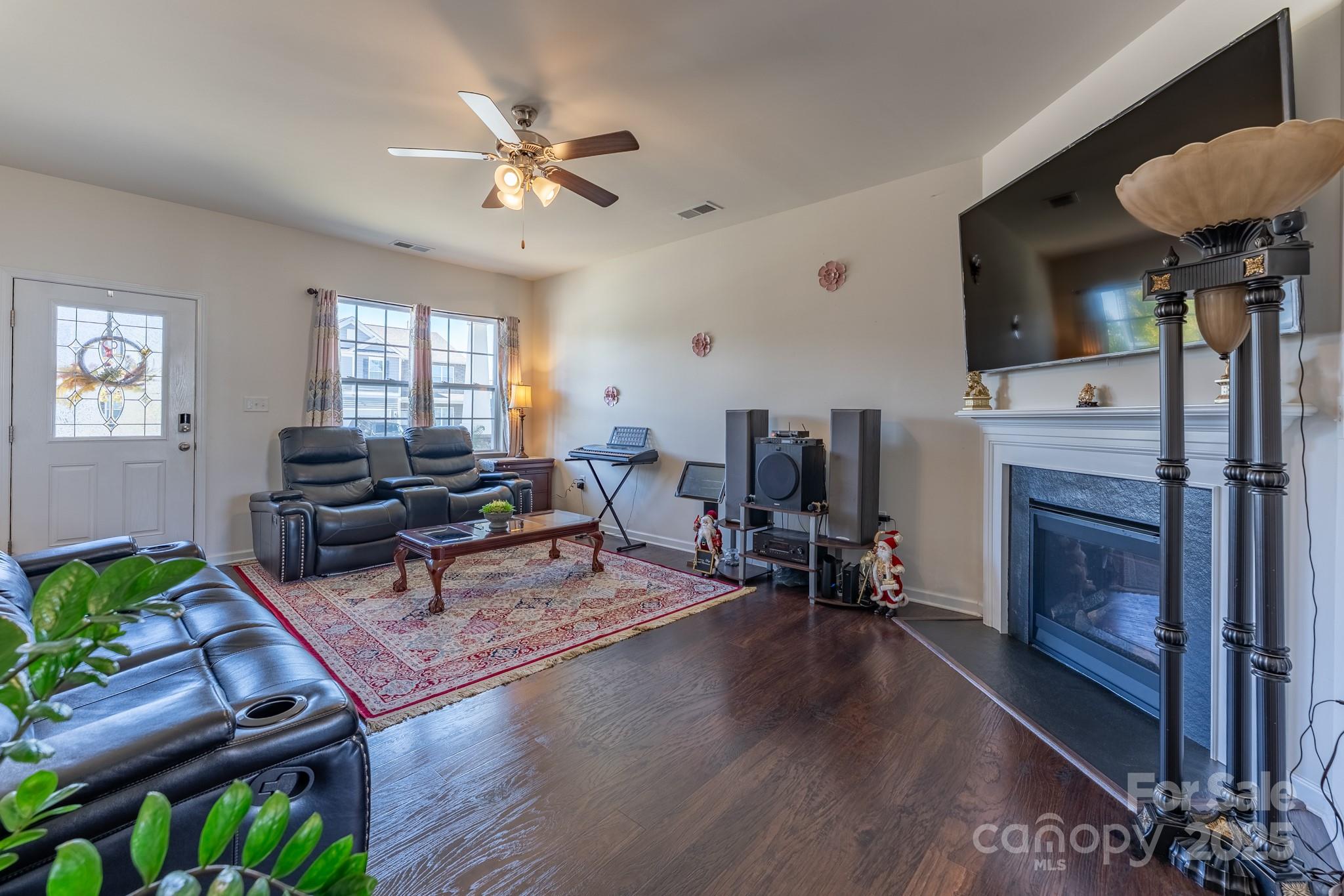 1239 Kent Downs Avenue SW — Concord
