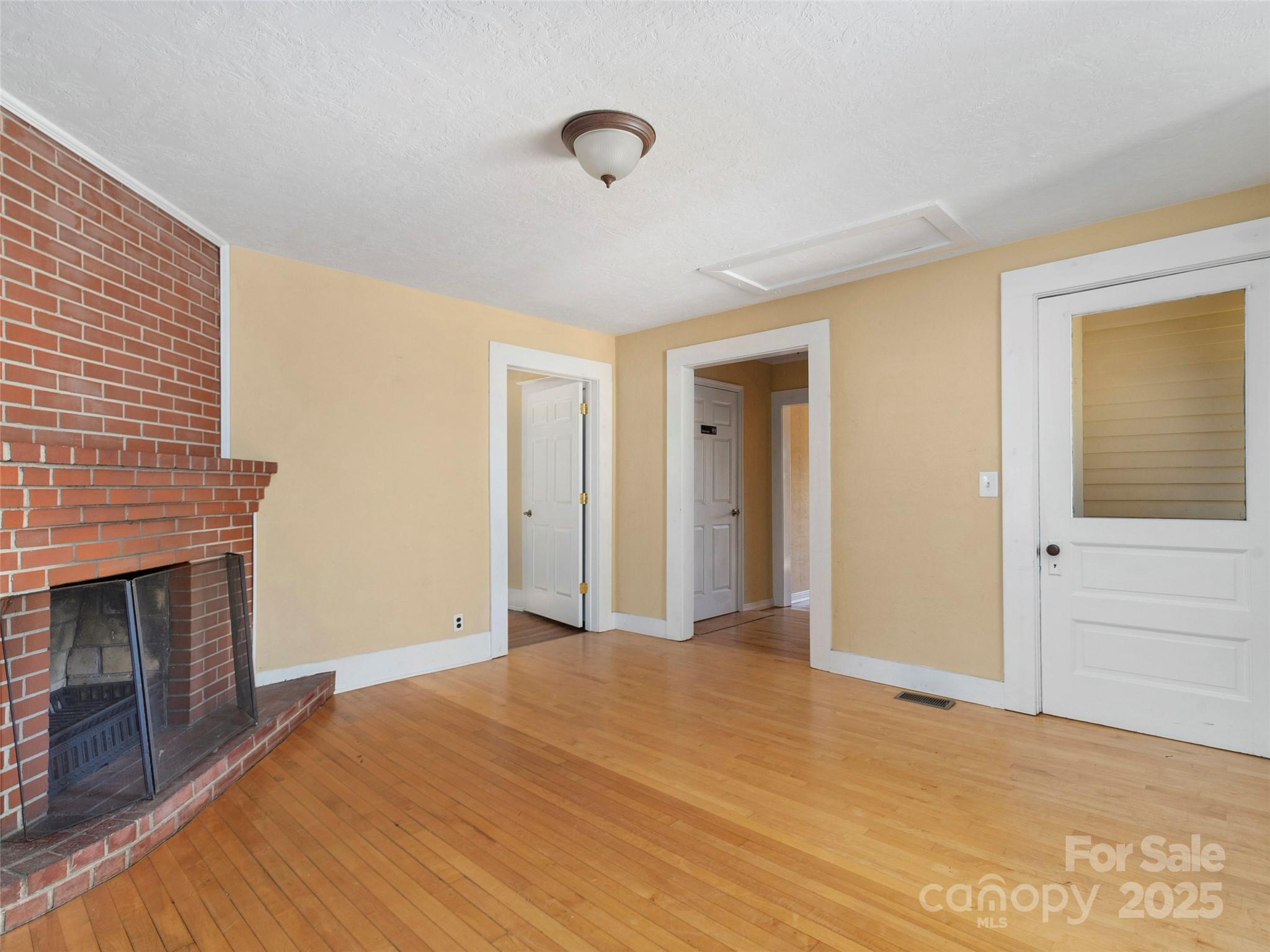 99 Walnut Street — Waynesville