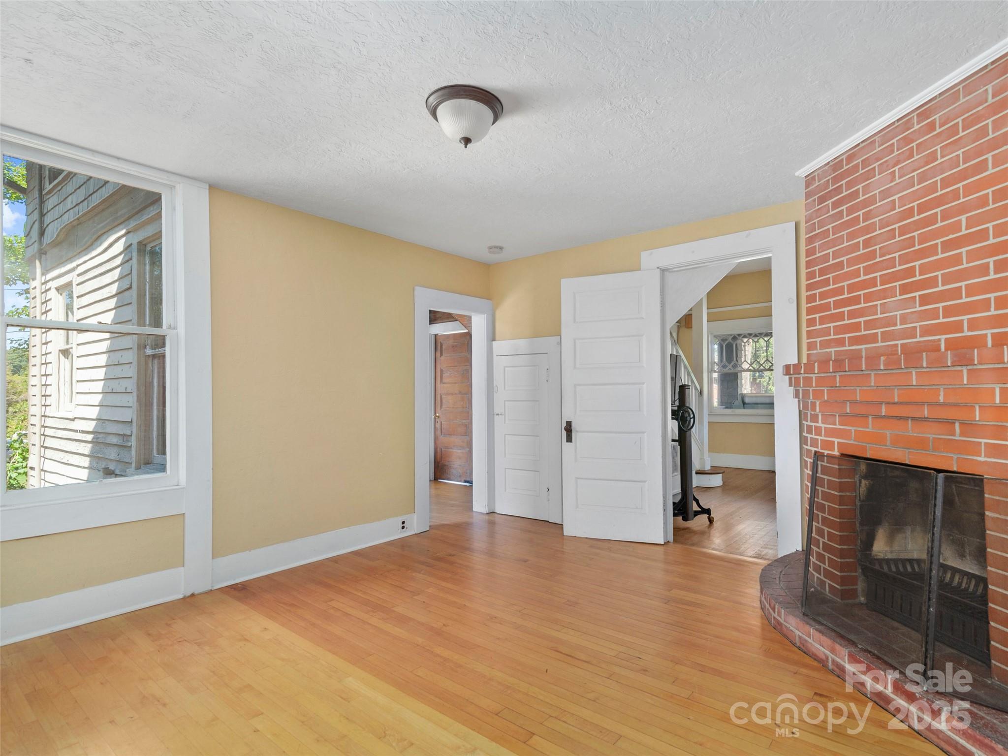 99 Walnut Street — Waynesville