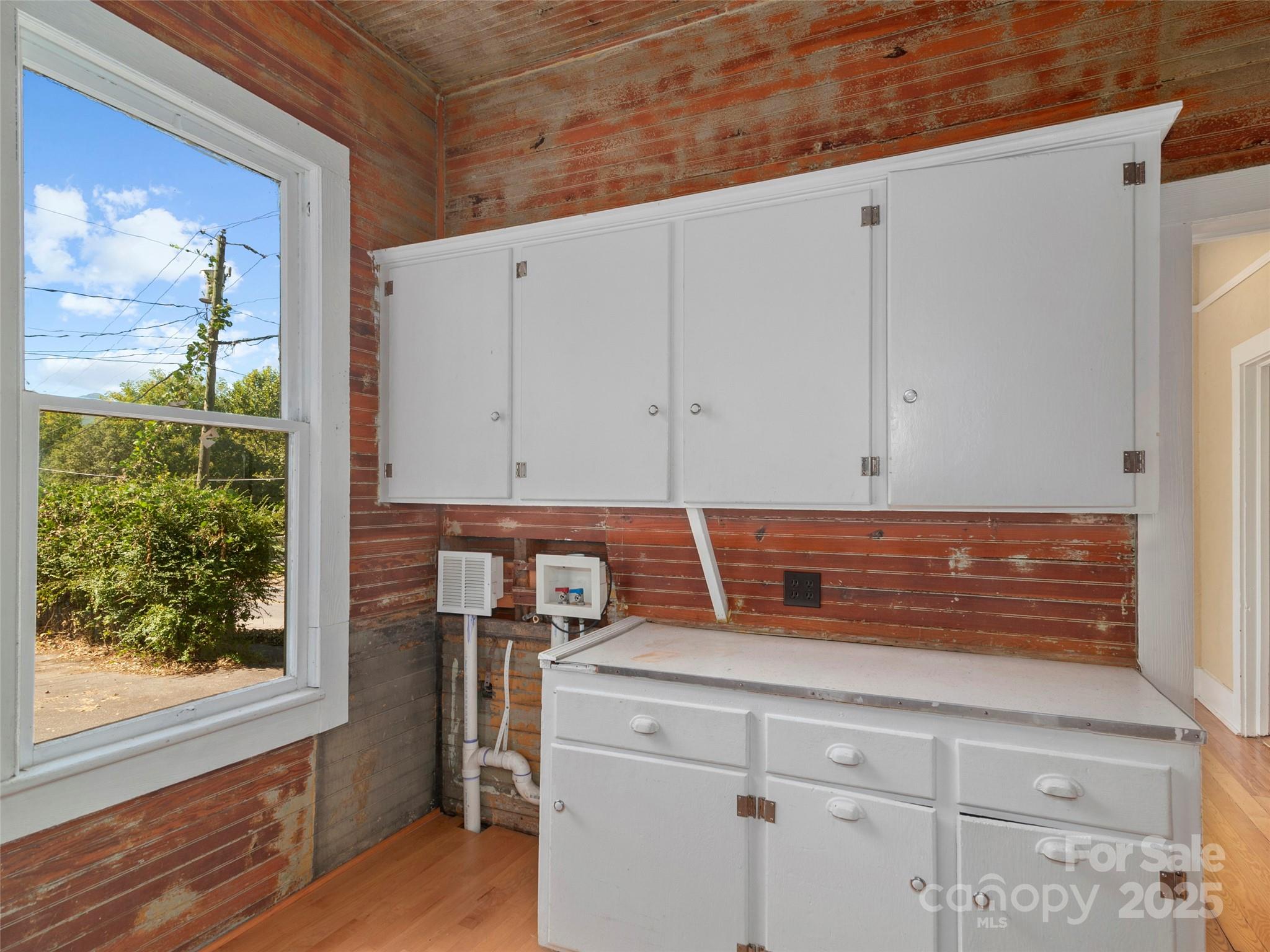 99 Walnut Street — Waynesville