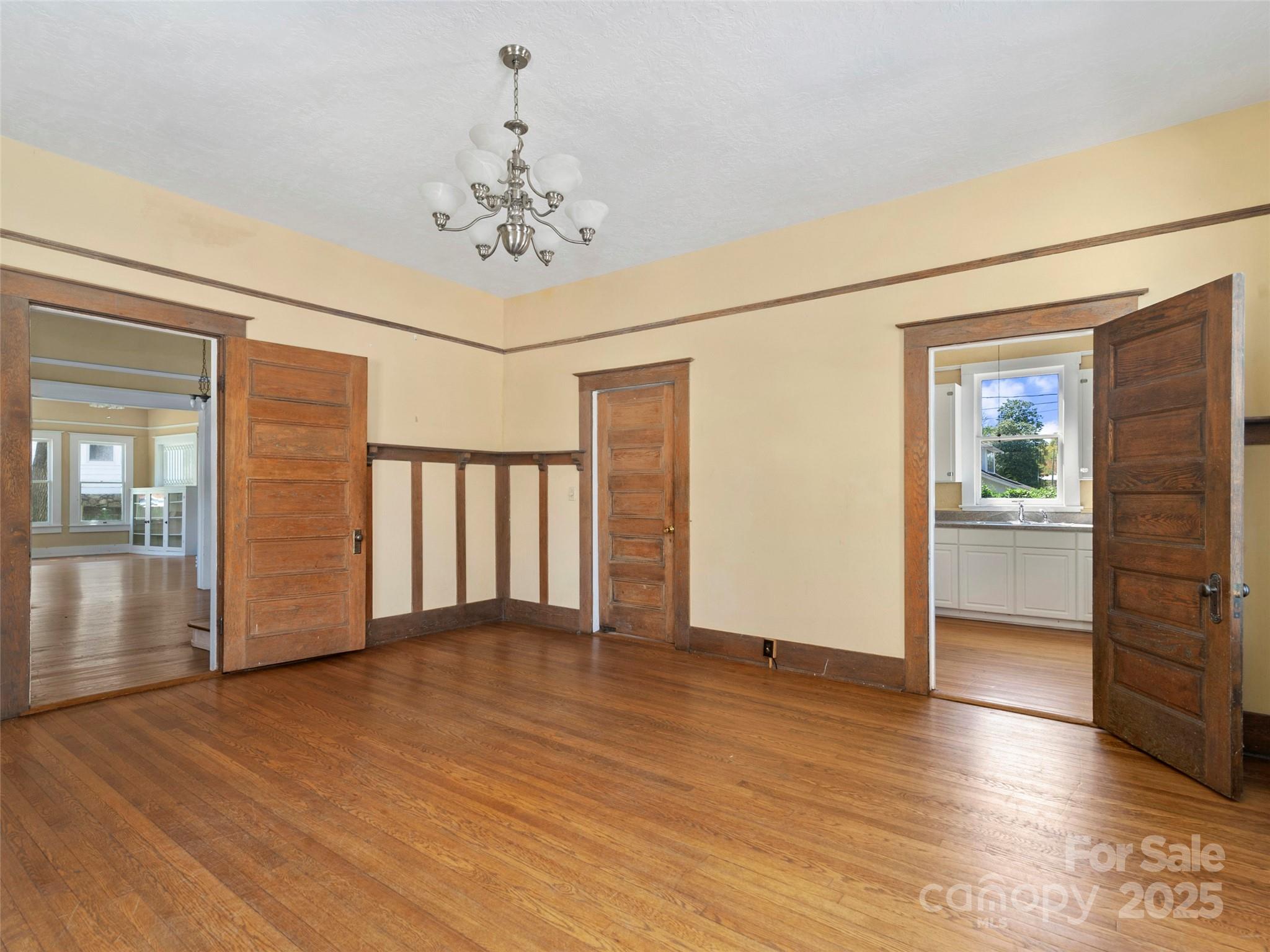 99 Walnut Street — Waynesville