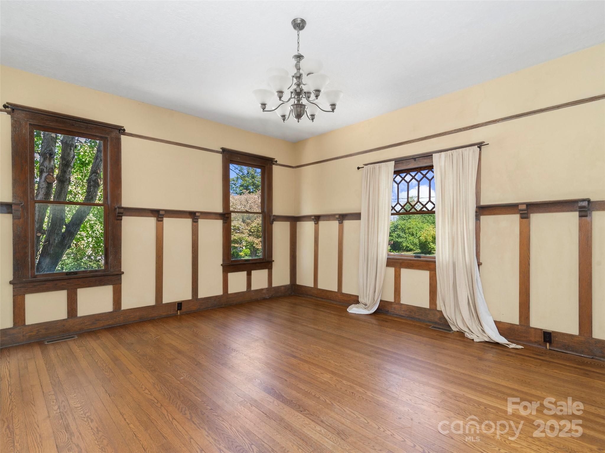 99 Walnut Street — Waynesville