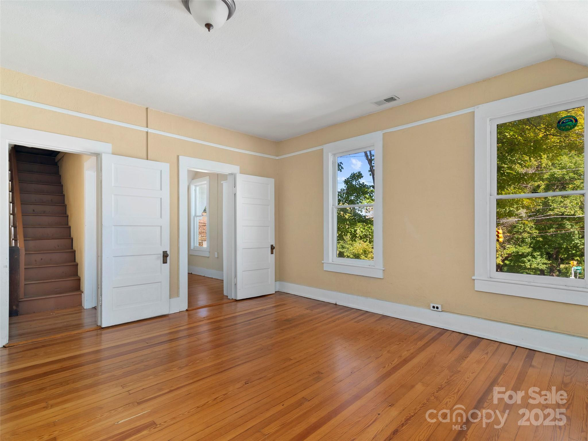 99 Walnut Street — Waynesville