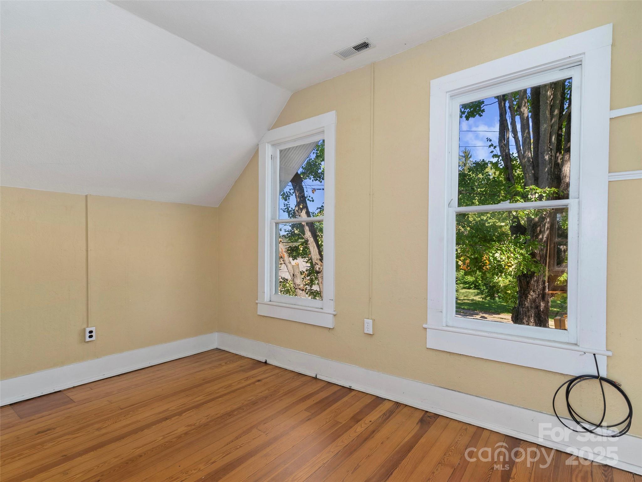 99 Walnut Street — Waynesville