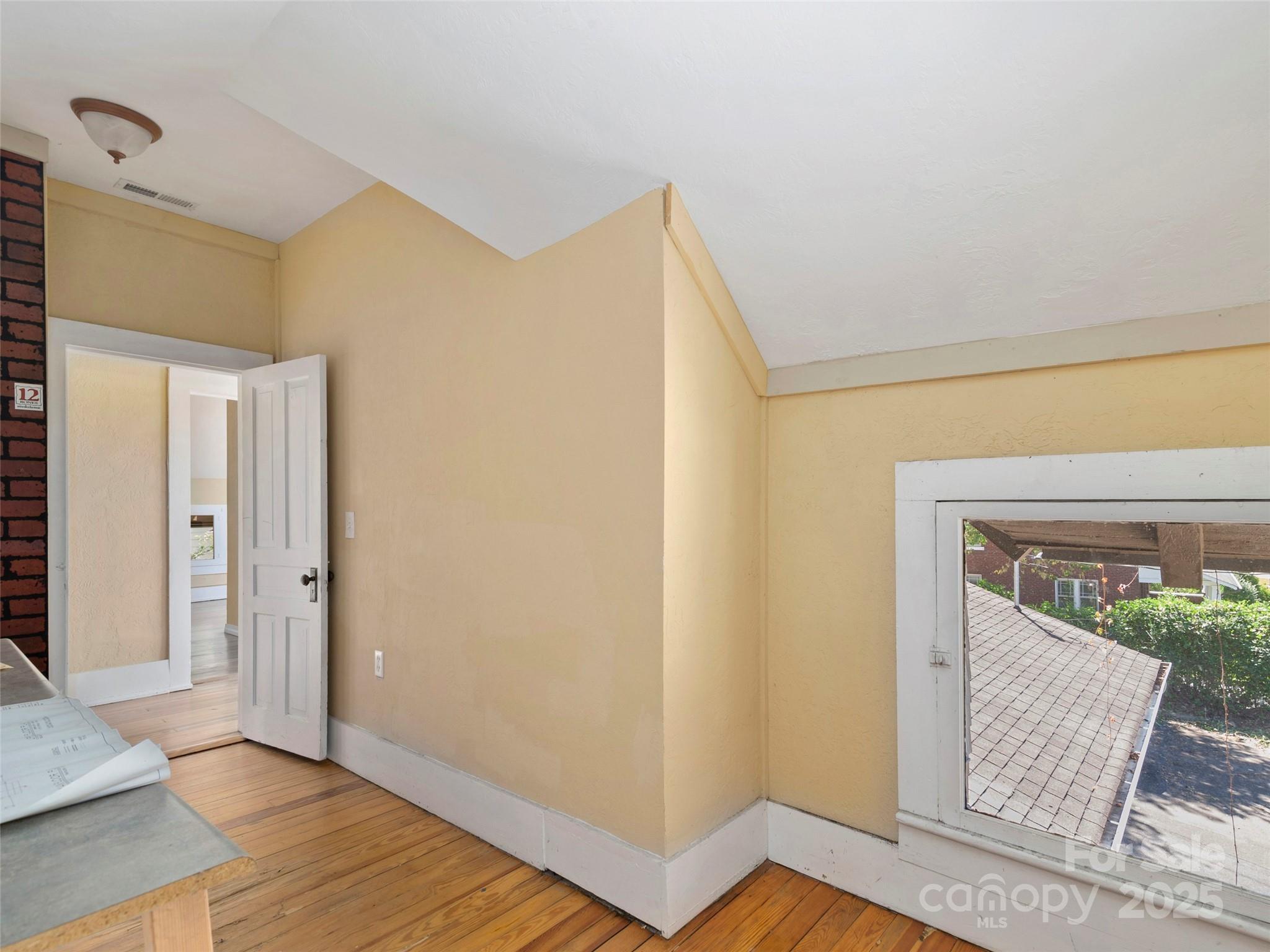 99 Walnut Street — Waynesville