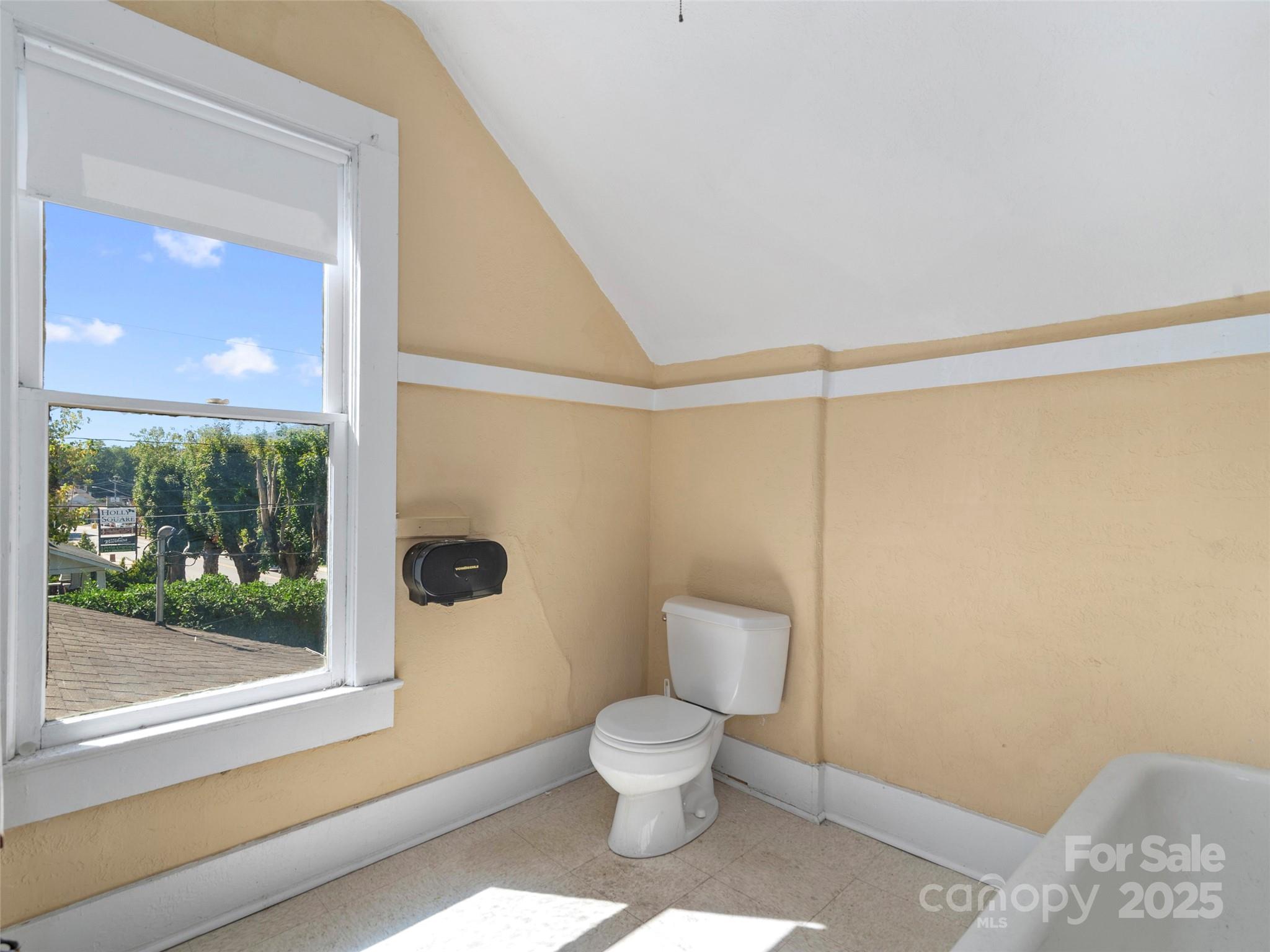 99 Walnut Street — Waynesville