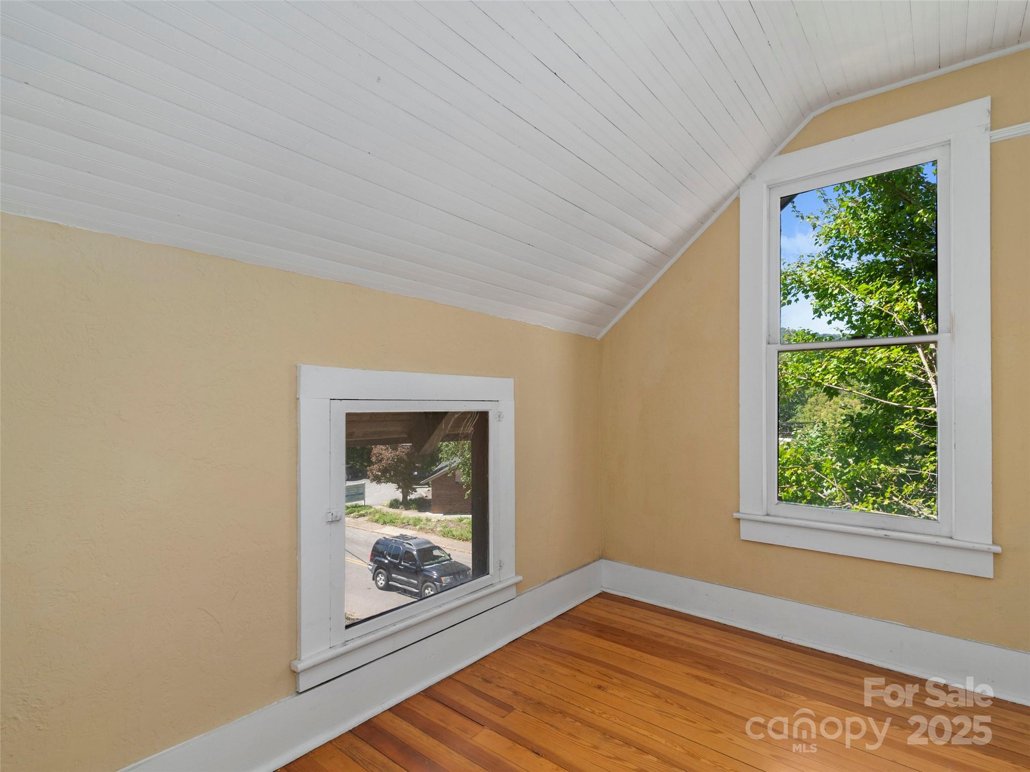 99 Walnut Street — Waynesville