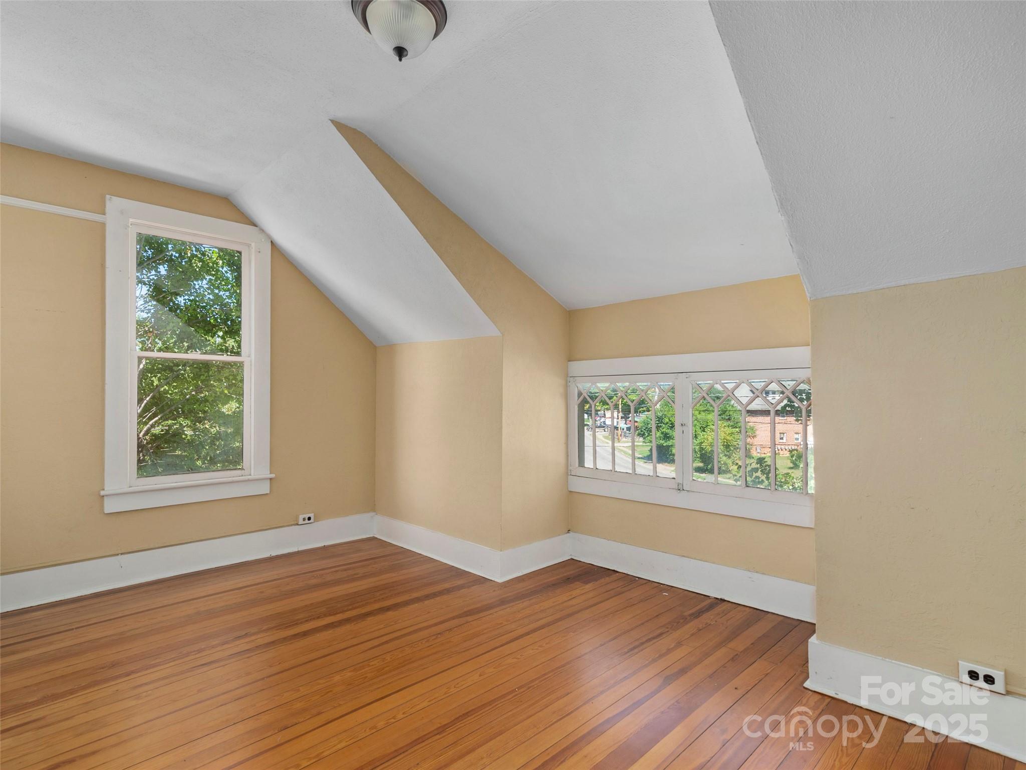99 Walnut Street — Waynesville