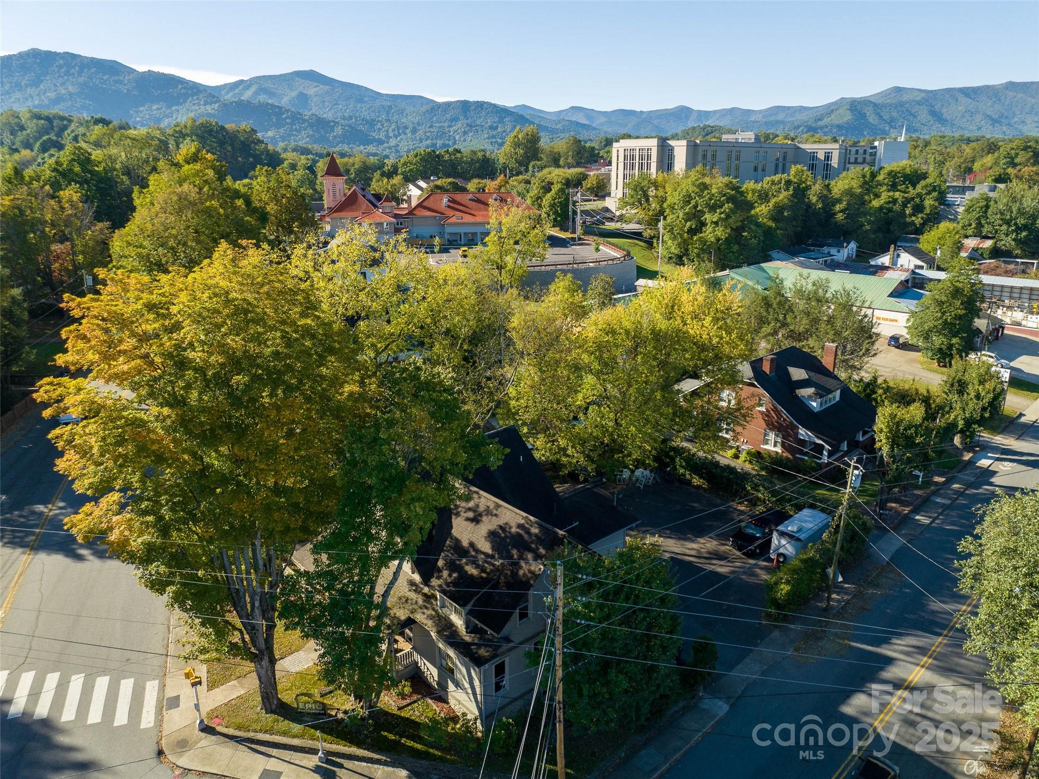 99 Walnut Street — Waynesville
