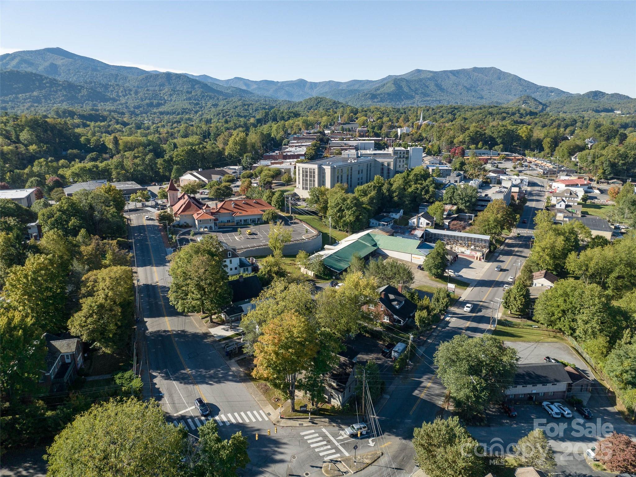 99 Walnut Street — Waynesville