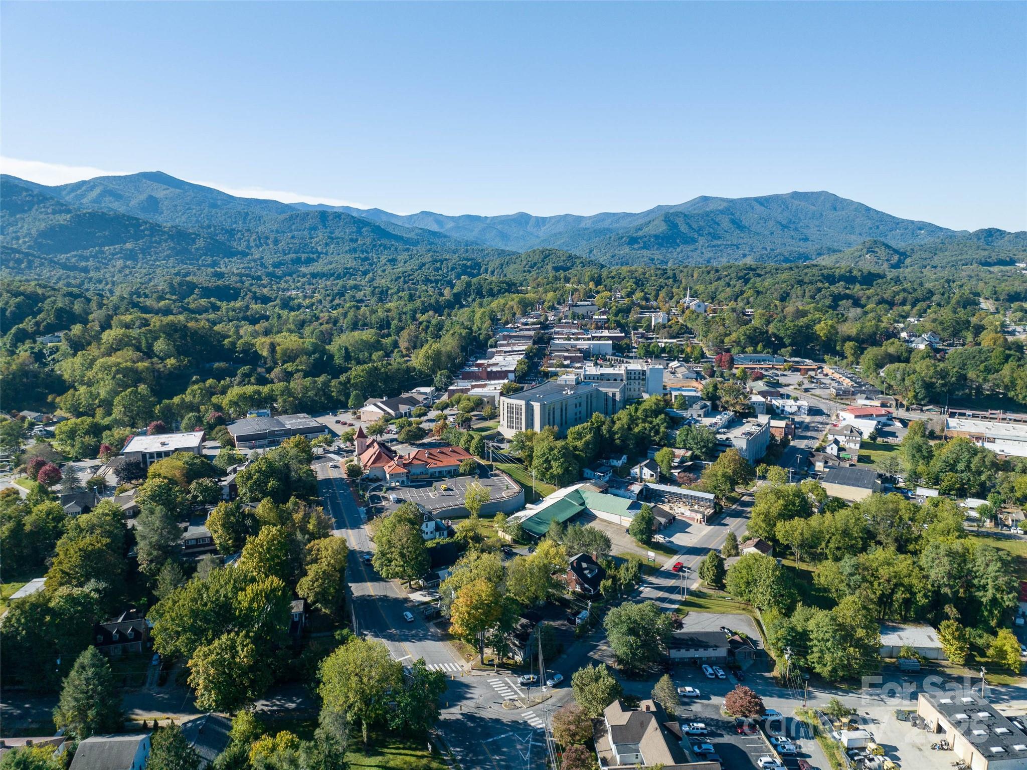 99 Walnut Street — Waynesville