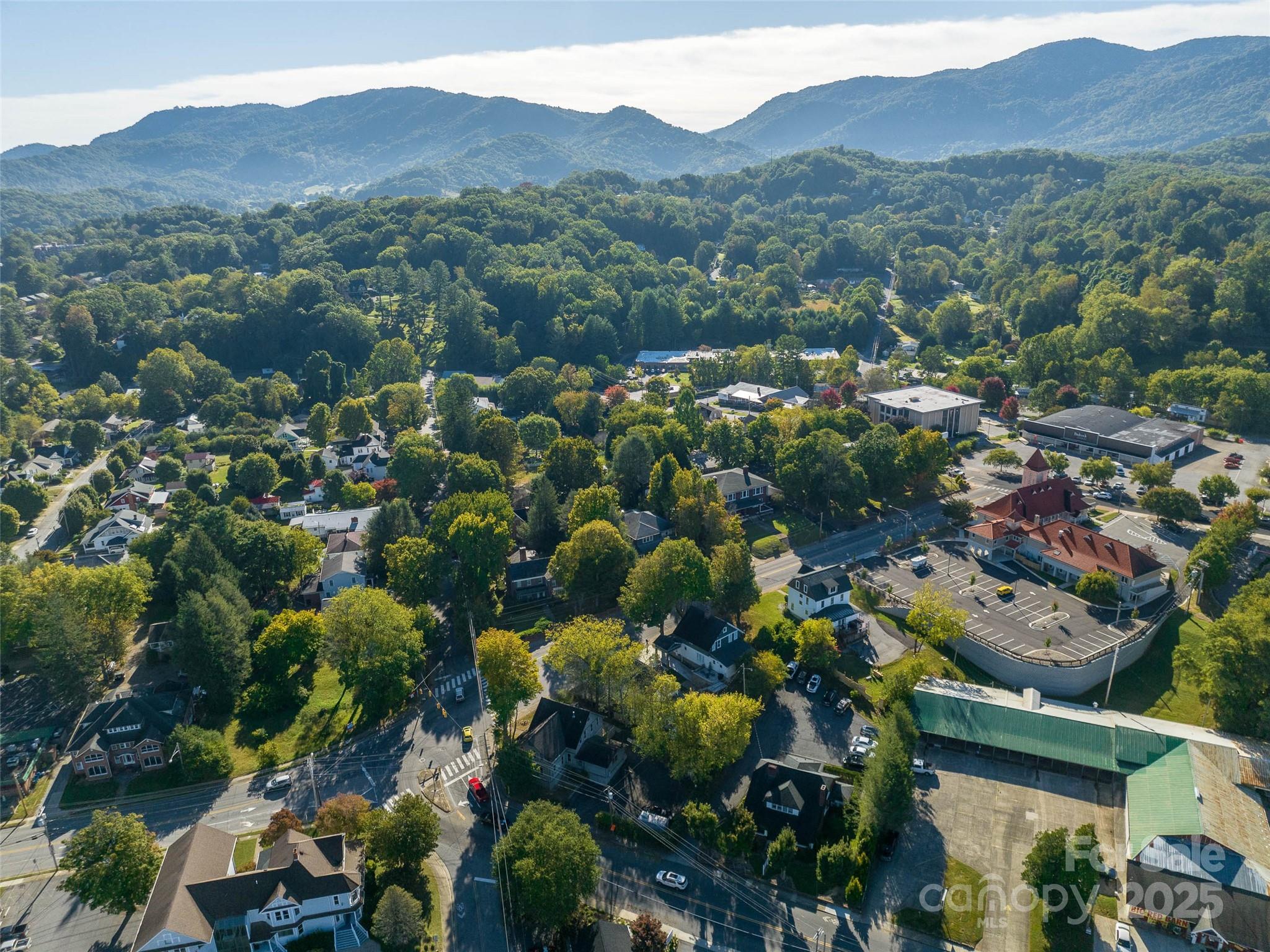 99 Walnut Street — Waynesville