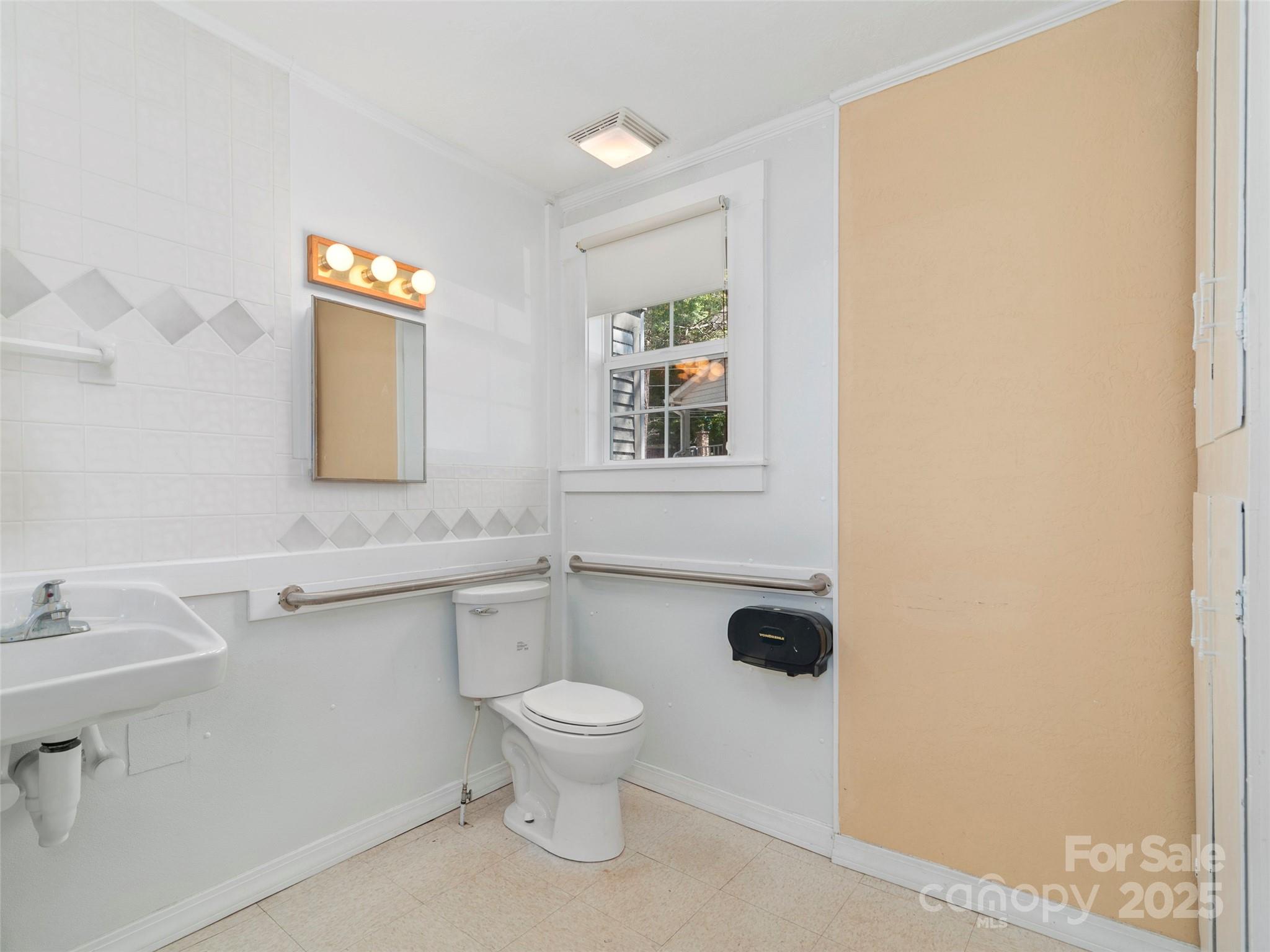 99 Walnut Street — Waynesville