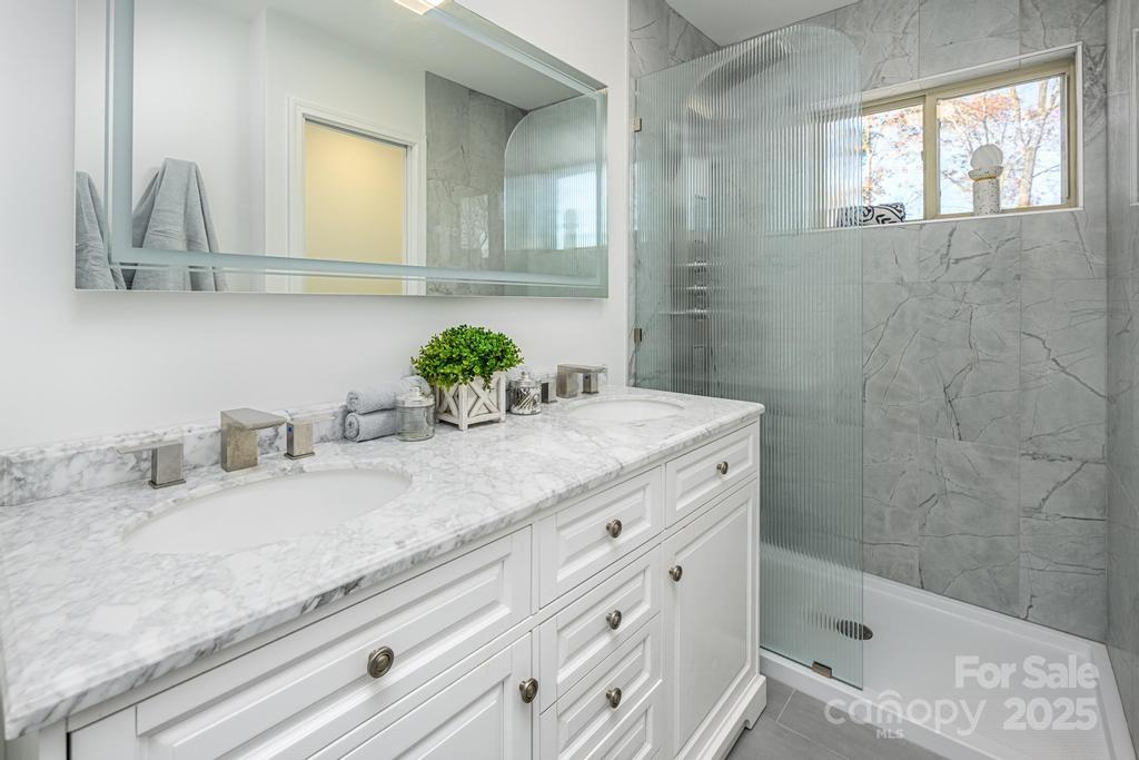 2106 Lynmore Drive — Sherrills Ford