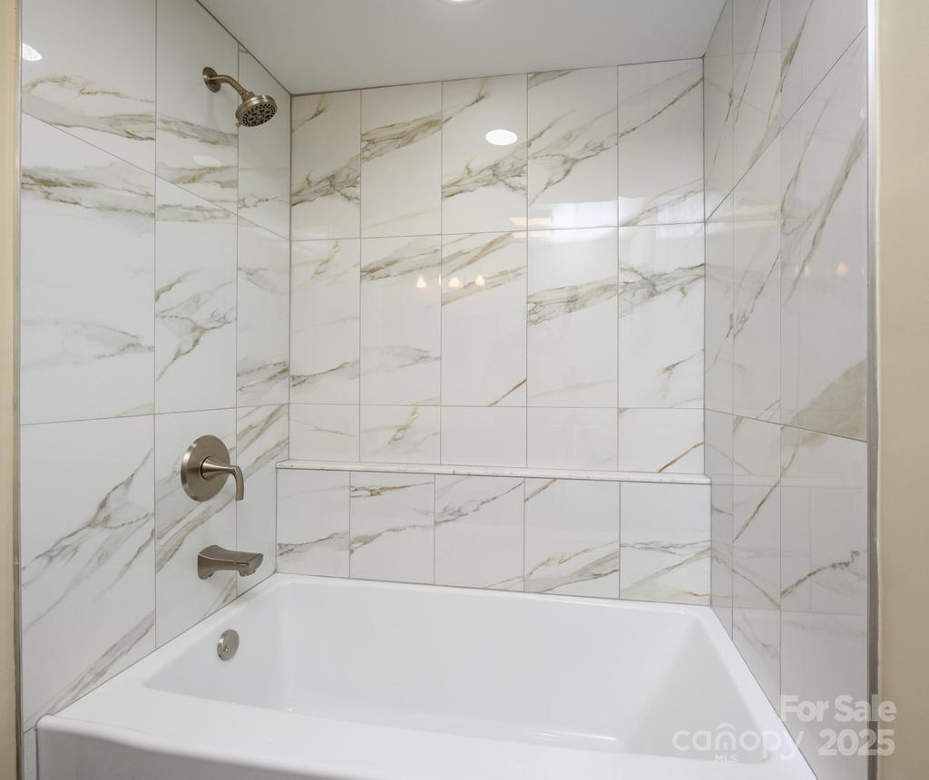 2106 Lynmore Drive — Sherrills Ford