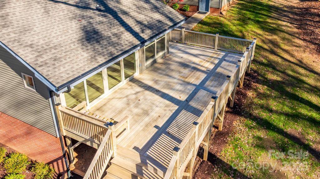 2106 Lynmore Drive — Sherrills Ford