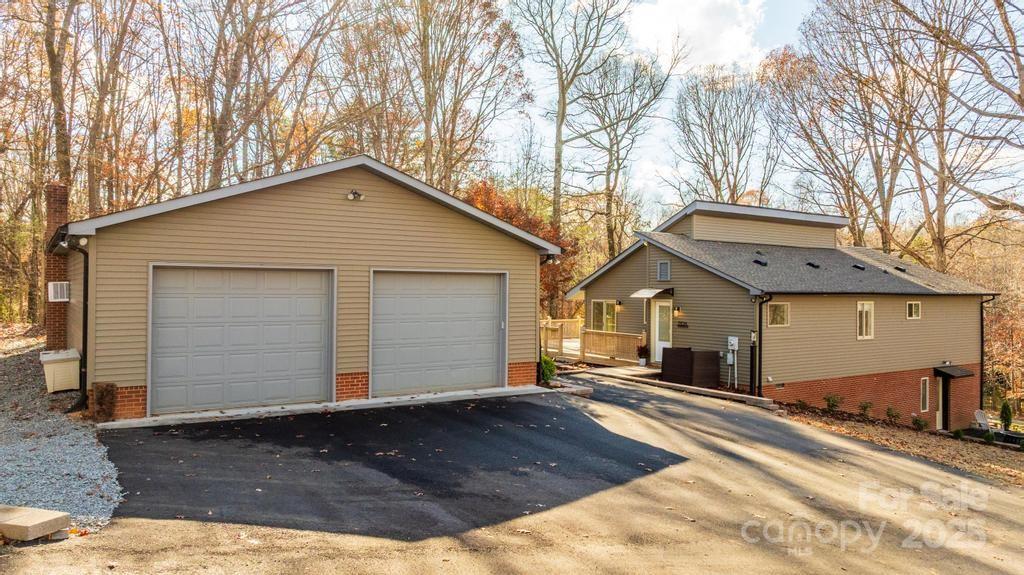 2106 Lynmore Drive — Sherrills Ford